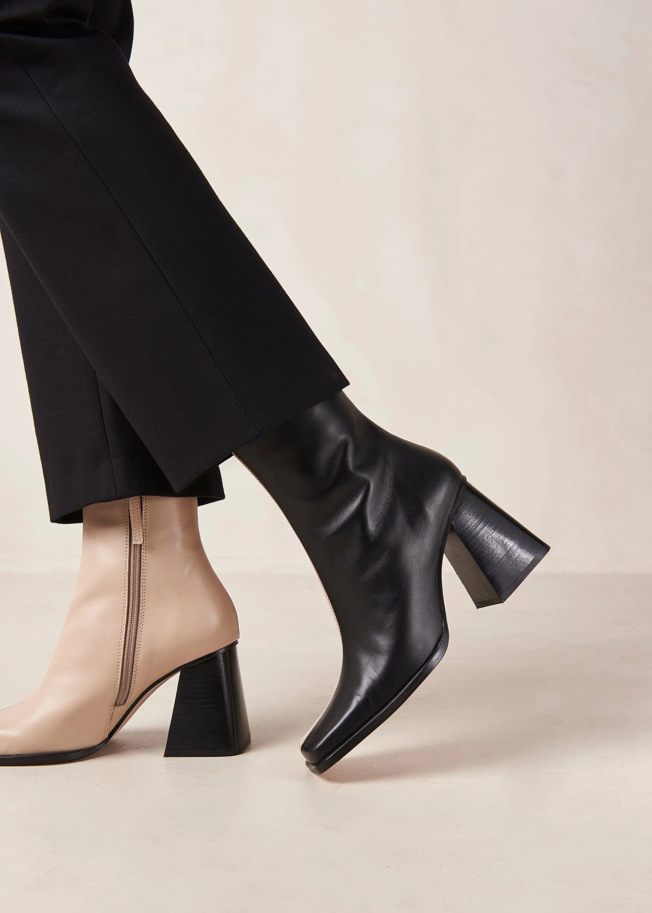 South Bicolor Leather Boot - Stone Beige Black