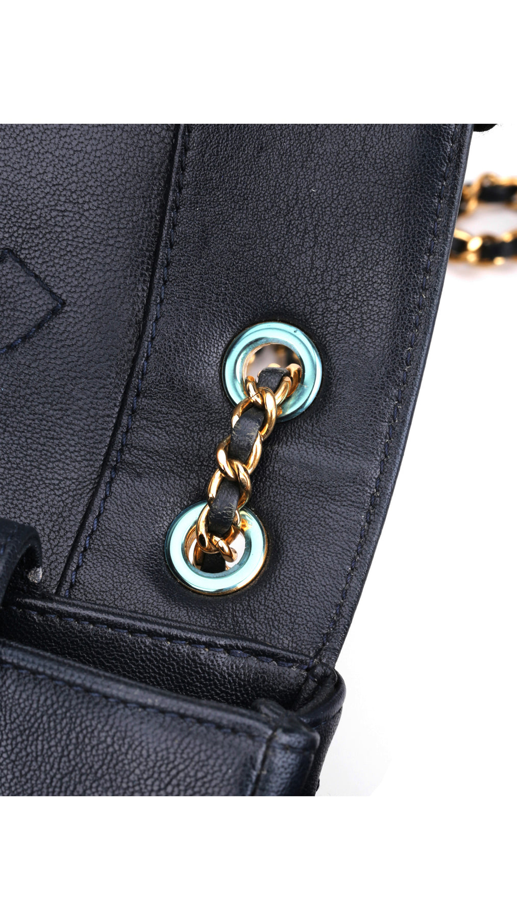 Chanel Mademoiselle Flap Bag Medium - Mörkblå