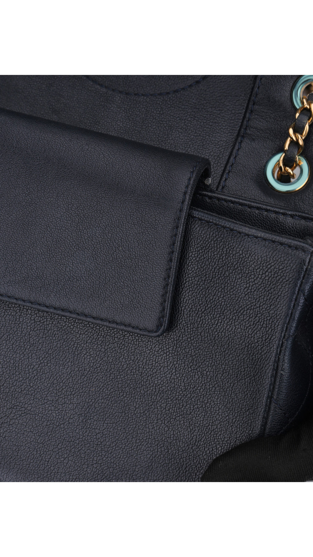 Chanel Mademoiselle Flap Bag Medium - Mörkblå