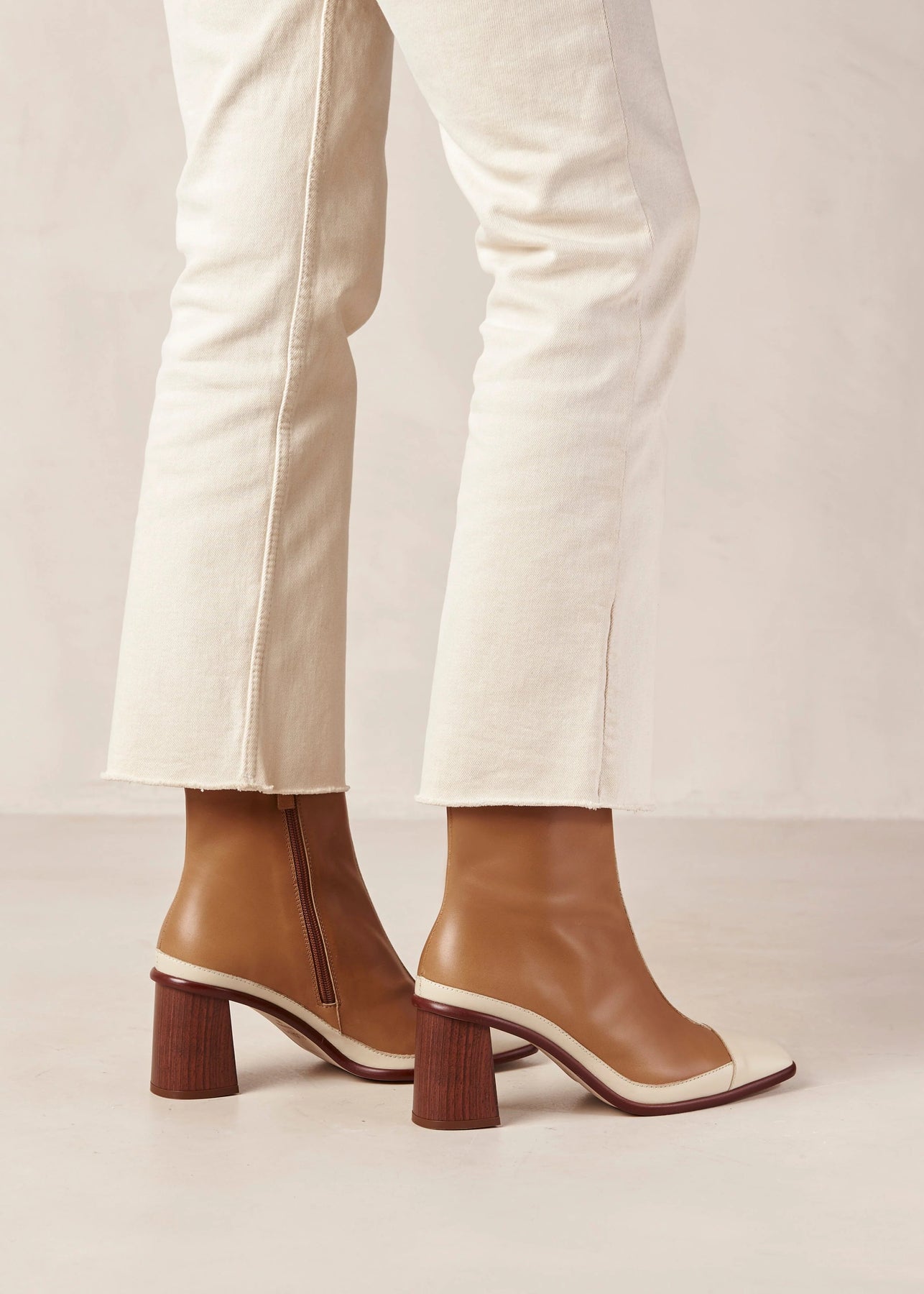 West Retro -  Camel Cream