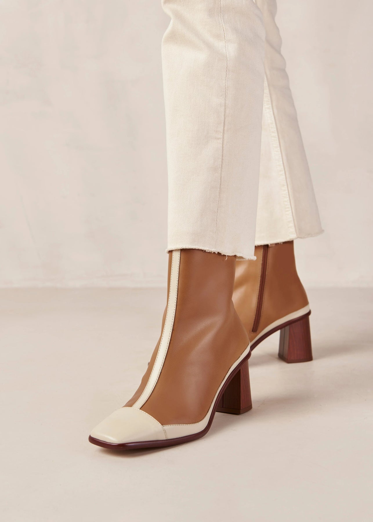 West Retro -  Camel Cream