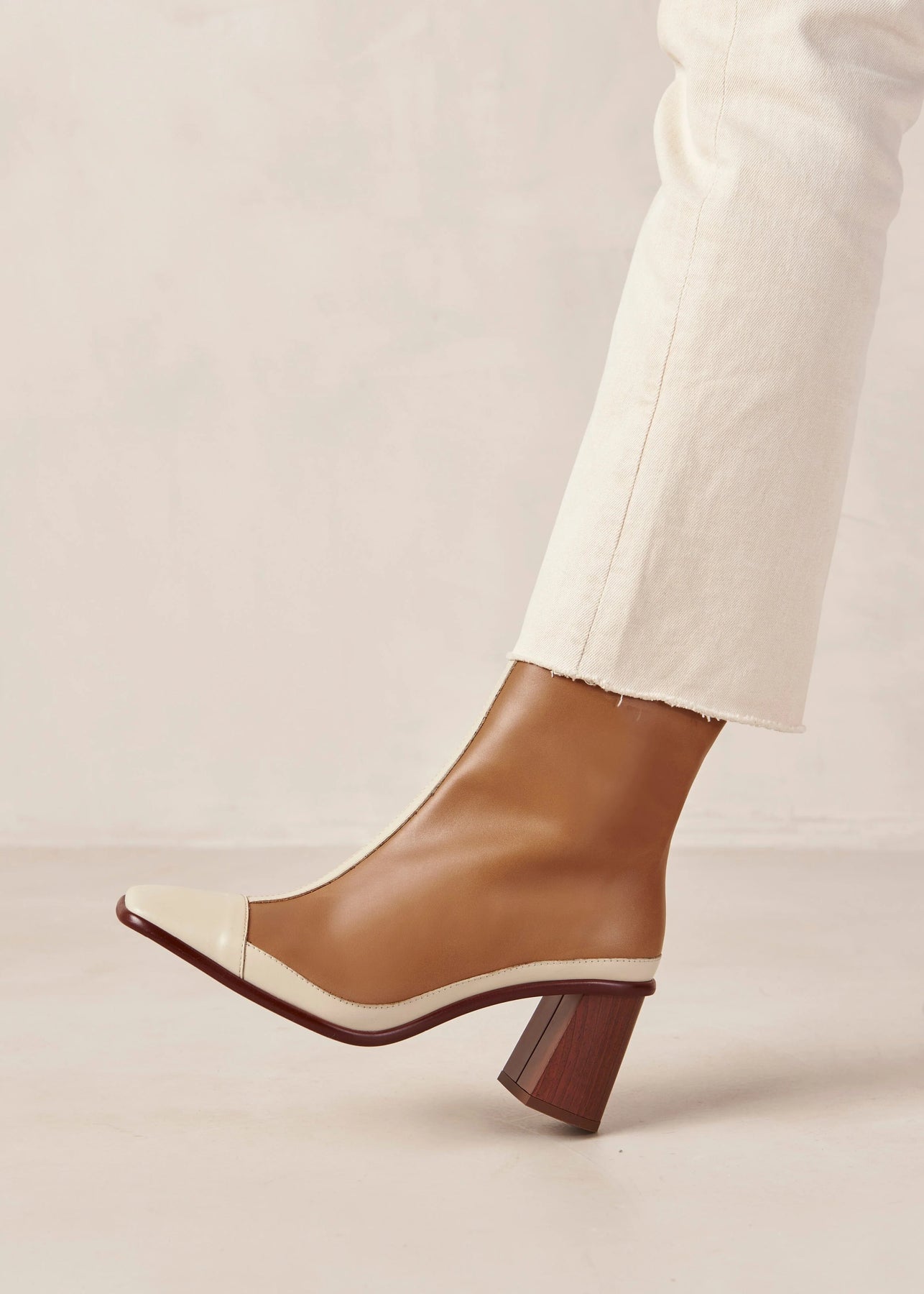 West Retro -  Camel Cream