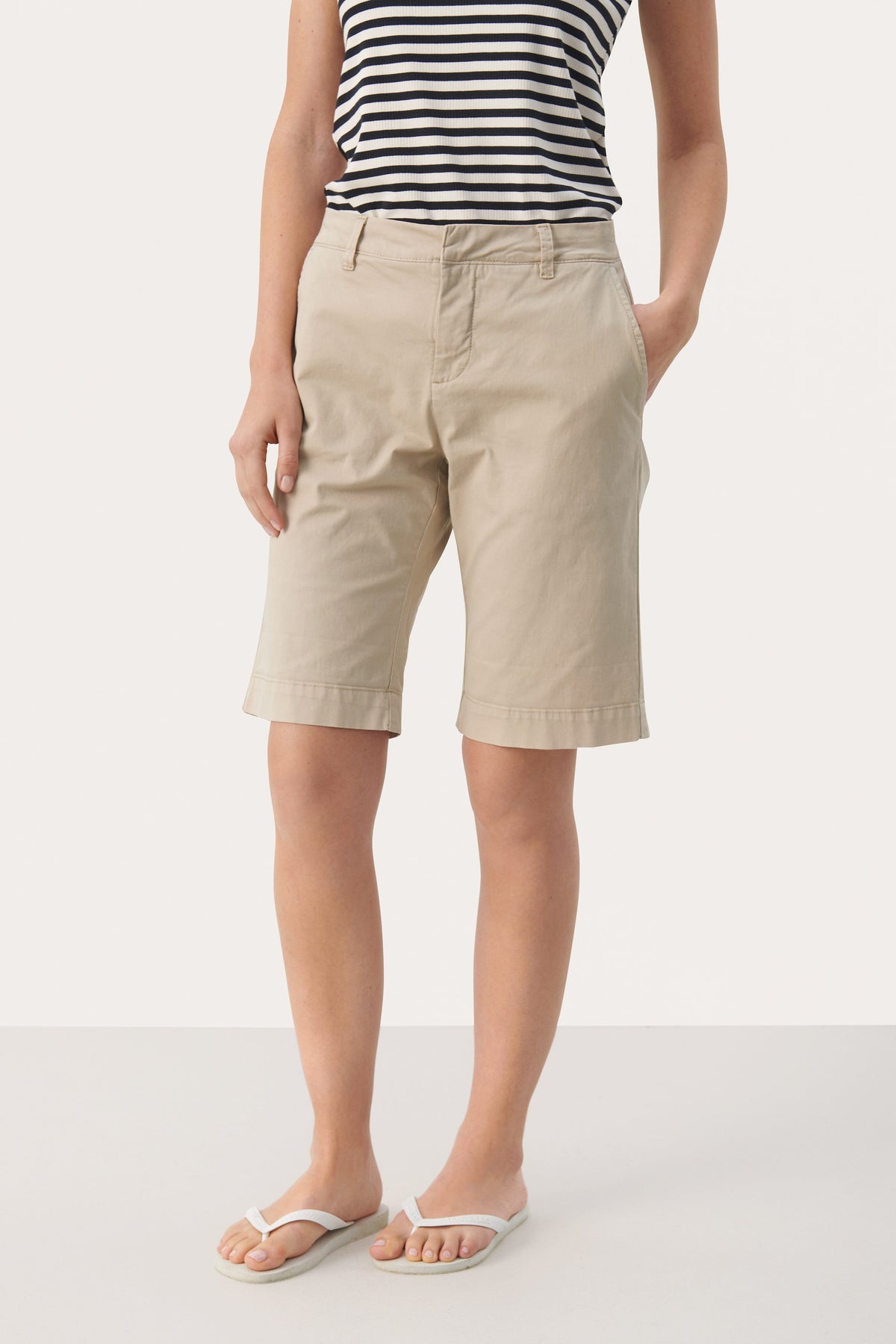 HanijanPW Shorts - White Pepper