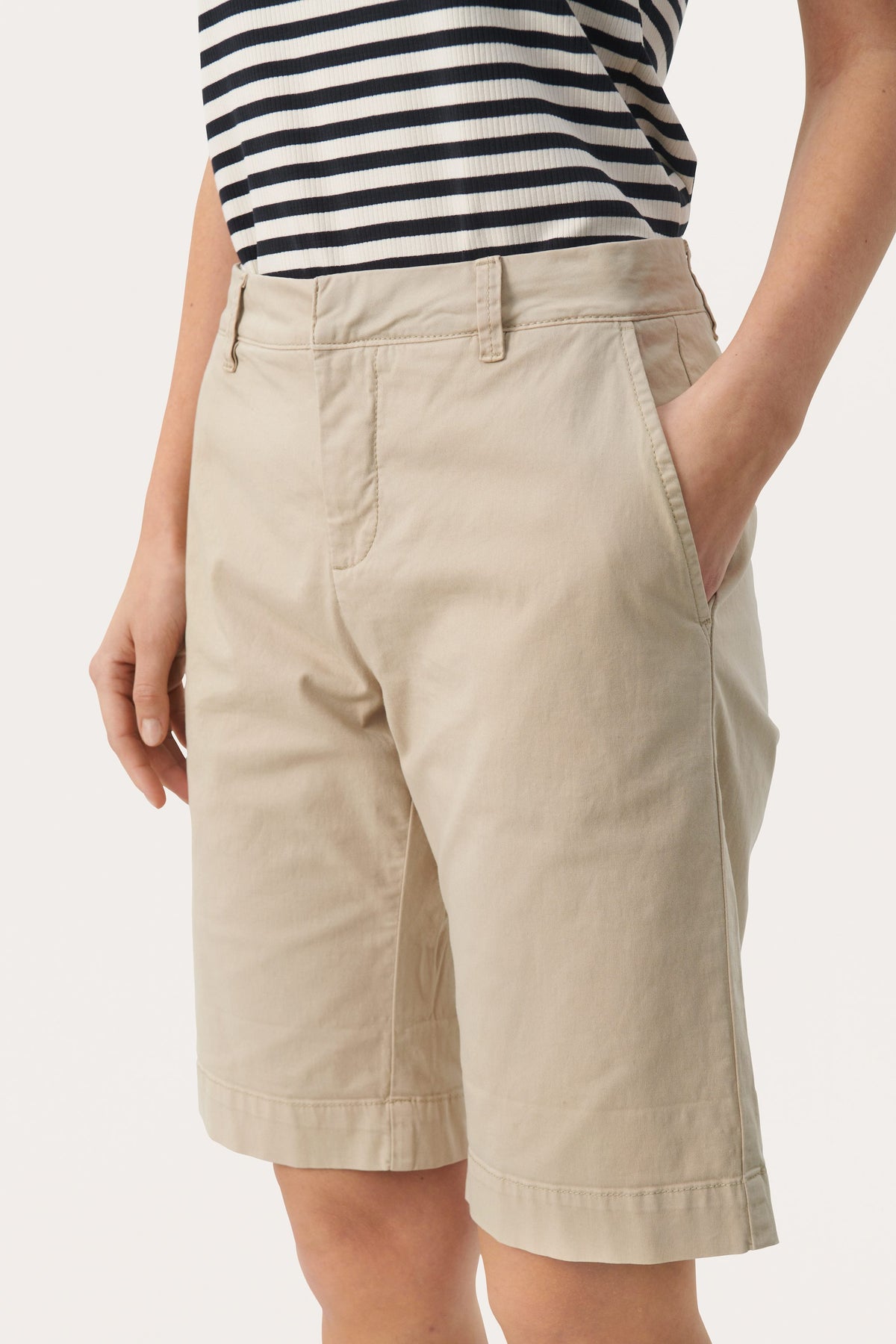 HanijanPW Shorts - White Pepper