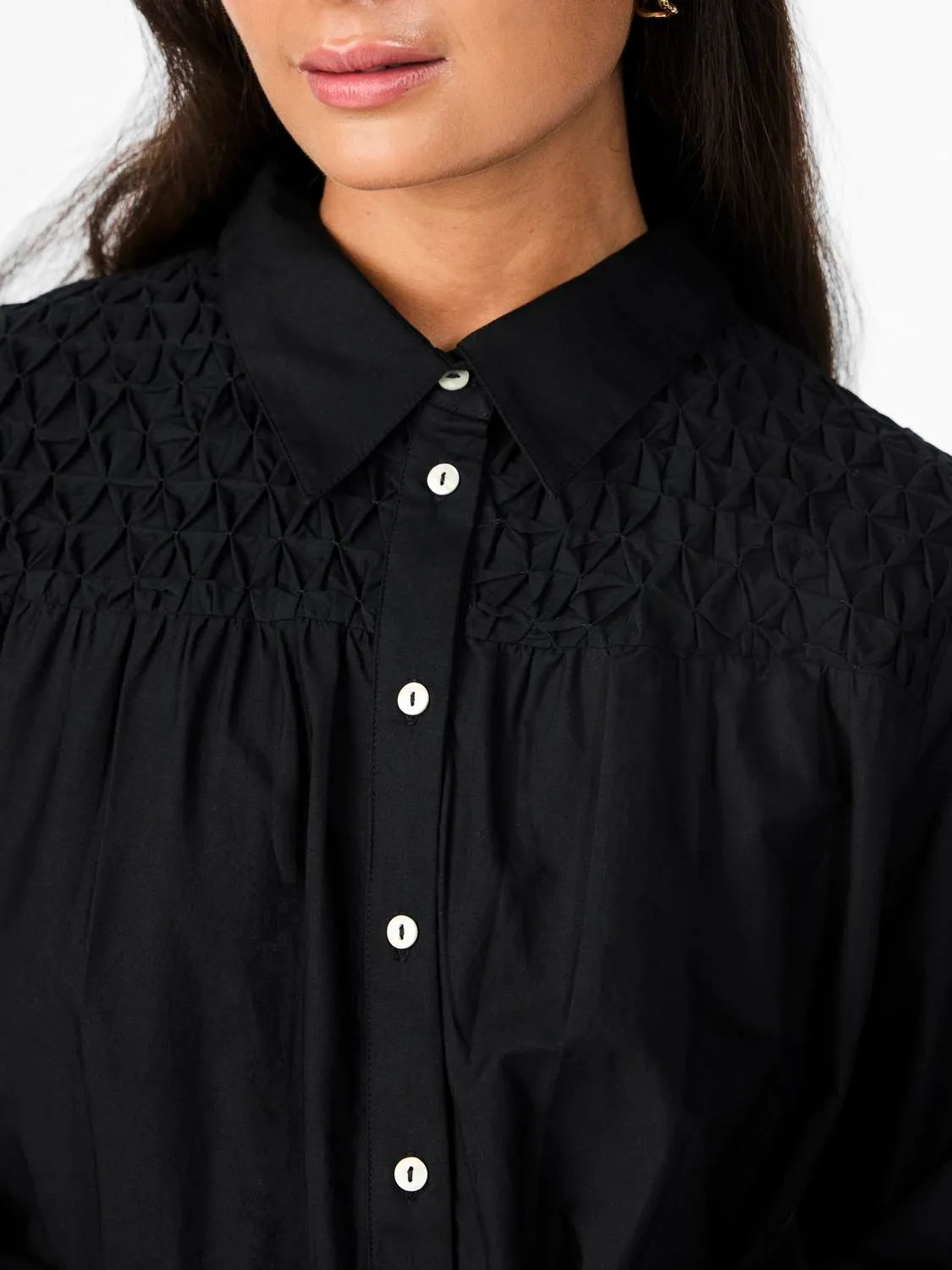 Yasobea Ls Shirt - Black