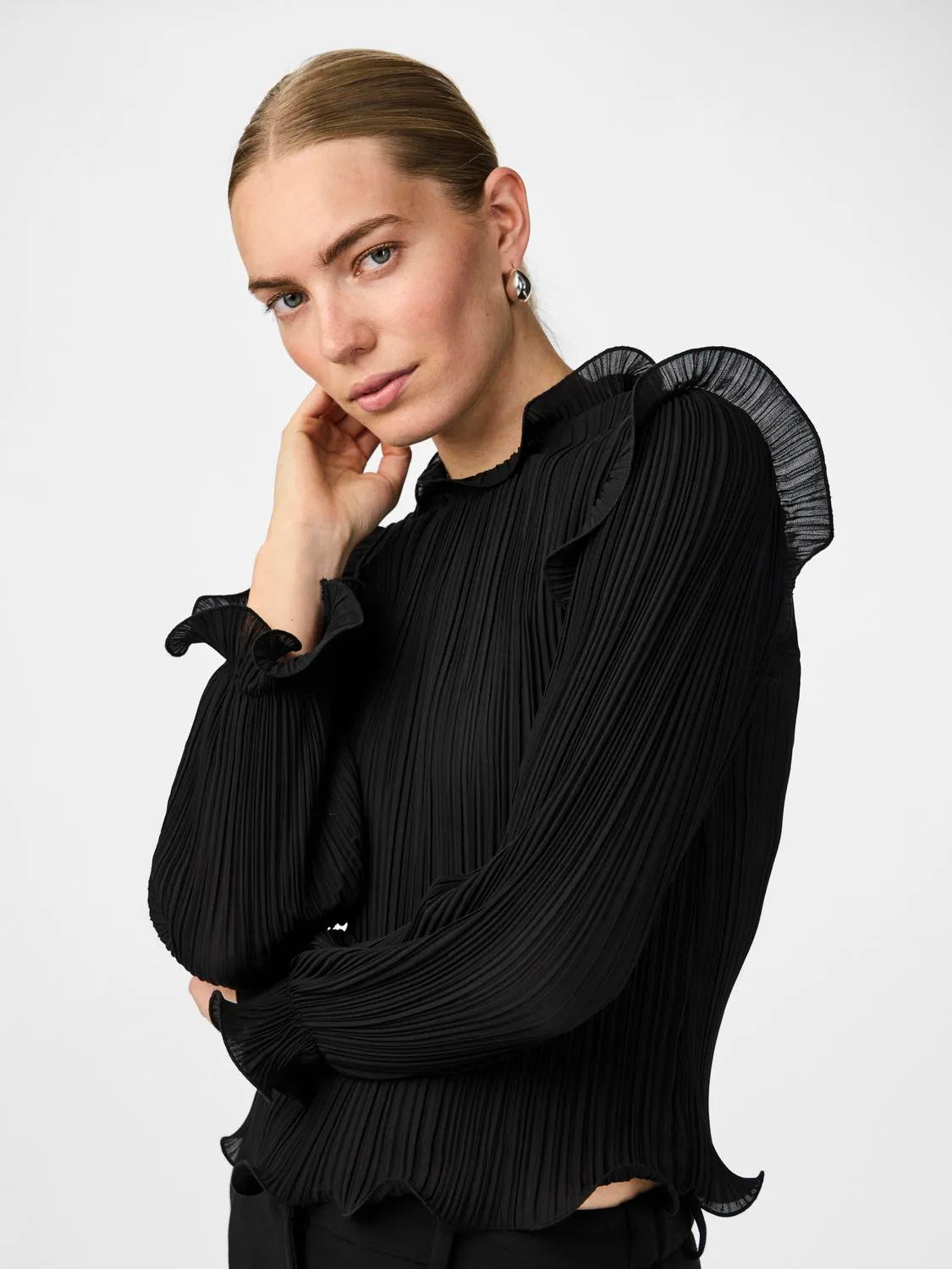 Yasphilina Ls High Neck Top S. - Black