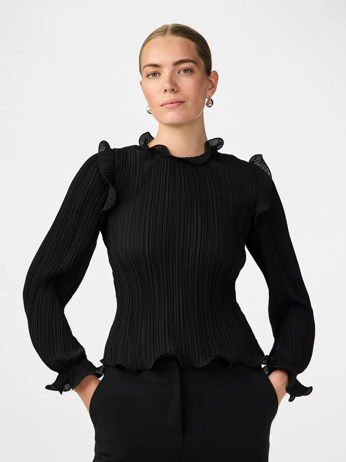 Yasphilina Ls High Neck Top S. - Black