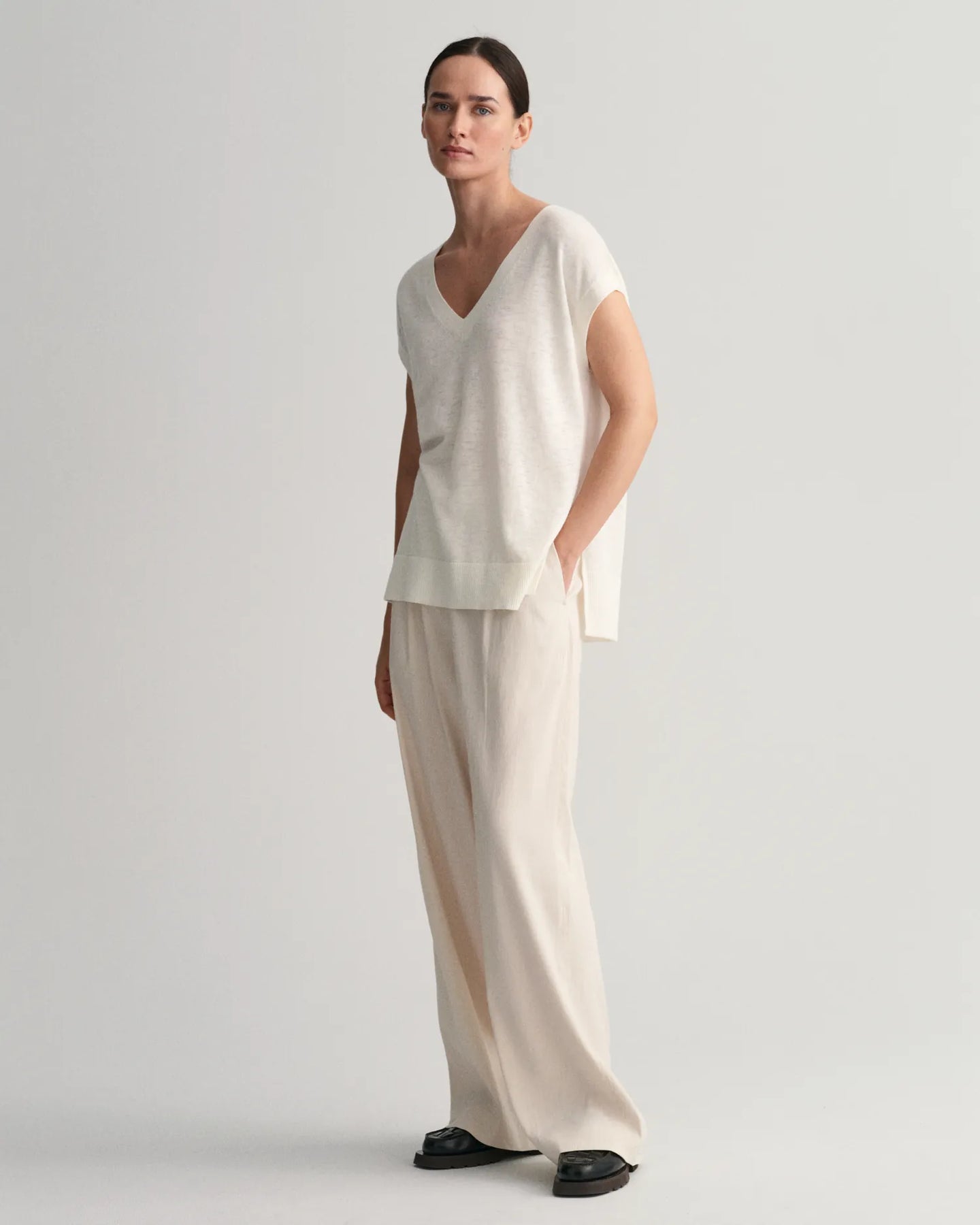 Linen-Blend V-Neck Vest - White
