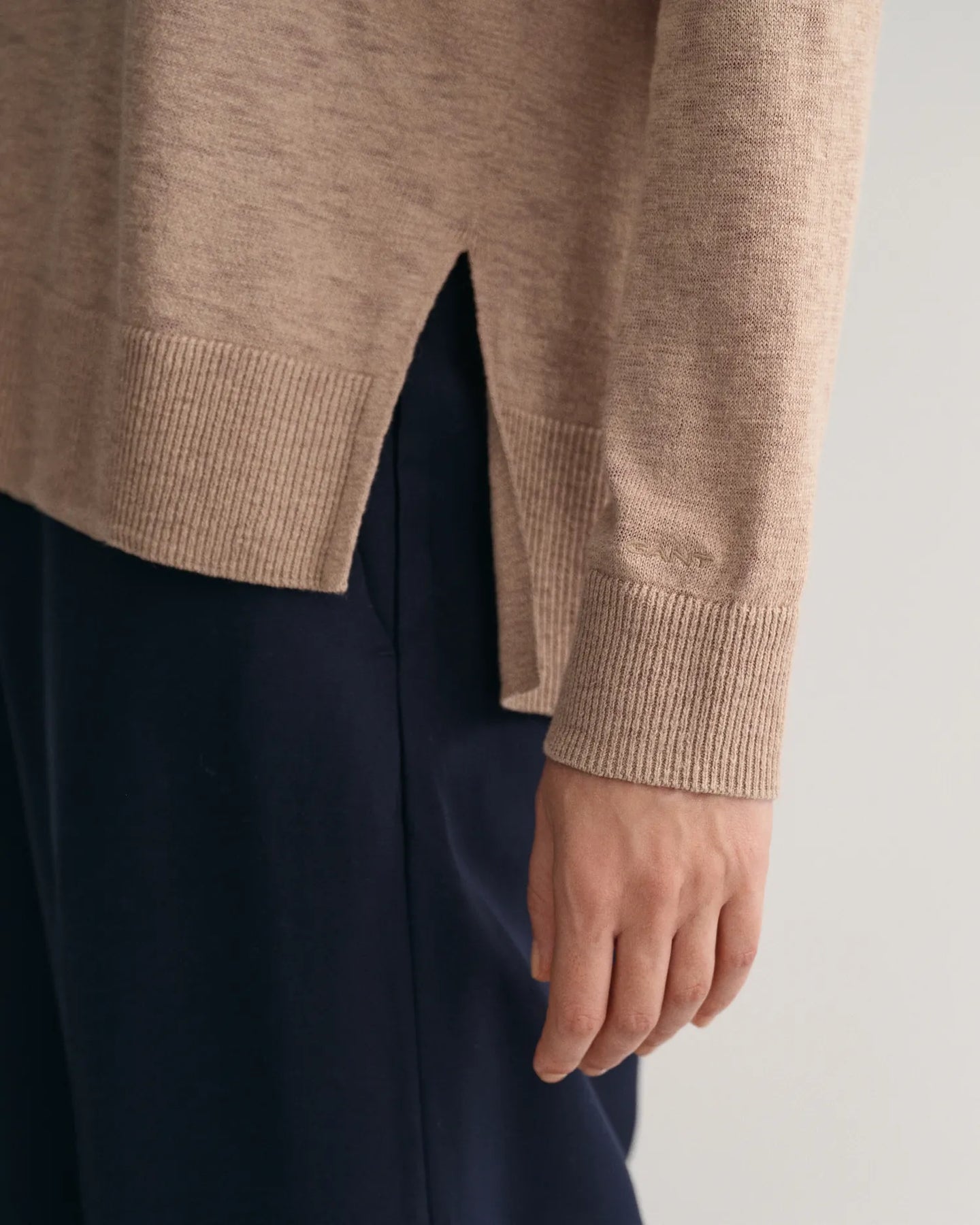 Linen-Blend V-Neck - Horn Beige