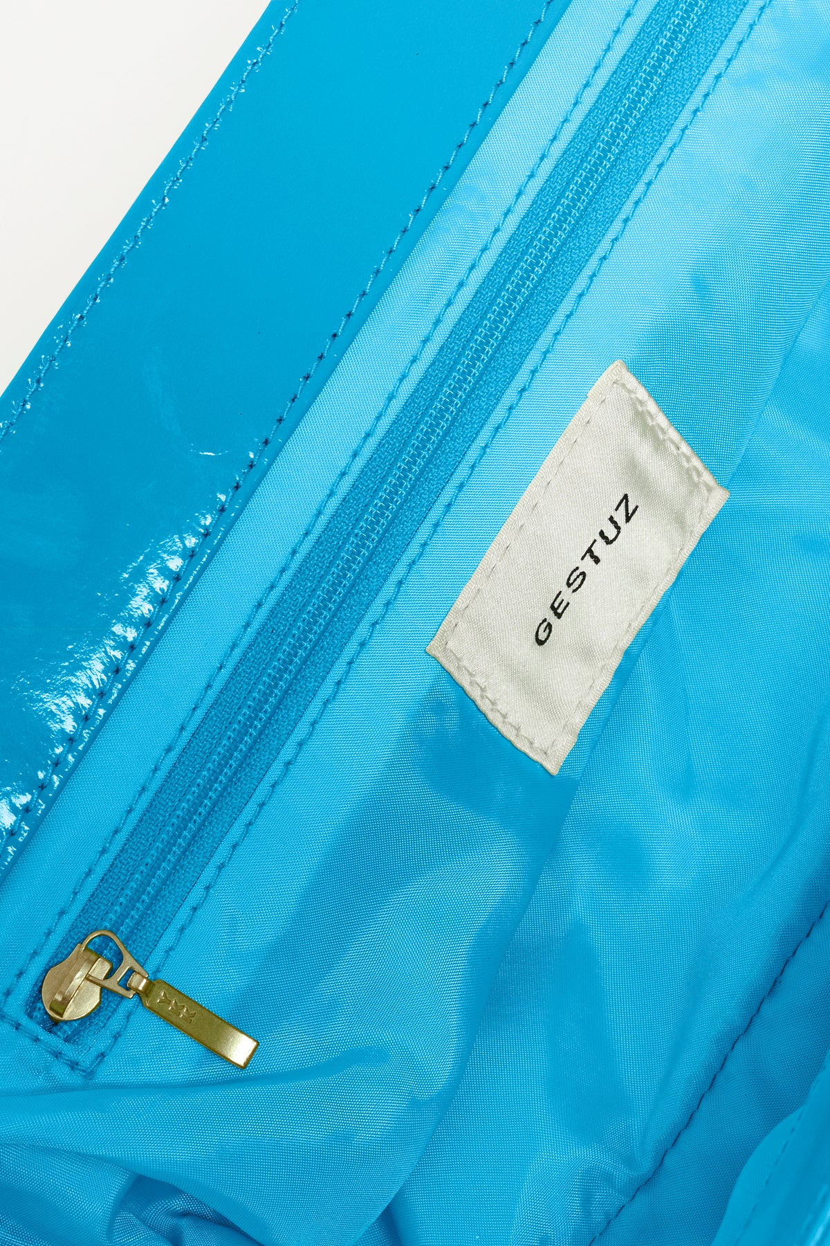 VeldaGZ Midi Patent Clutch - Malibu Blue