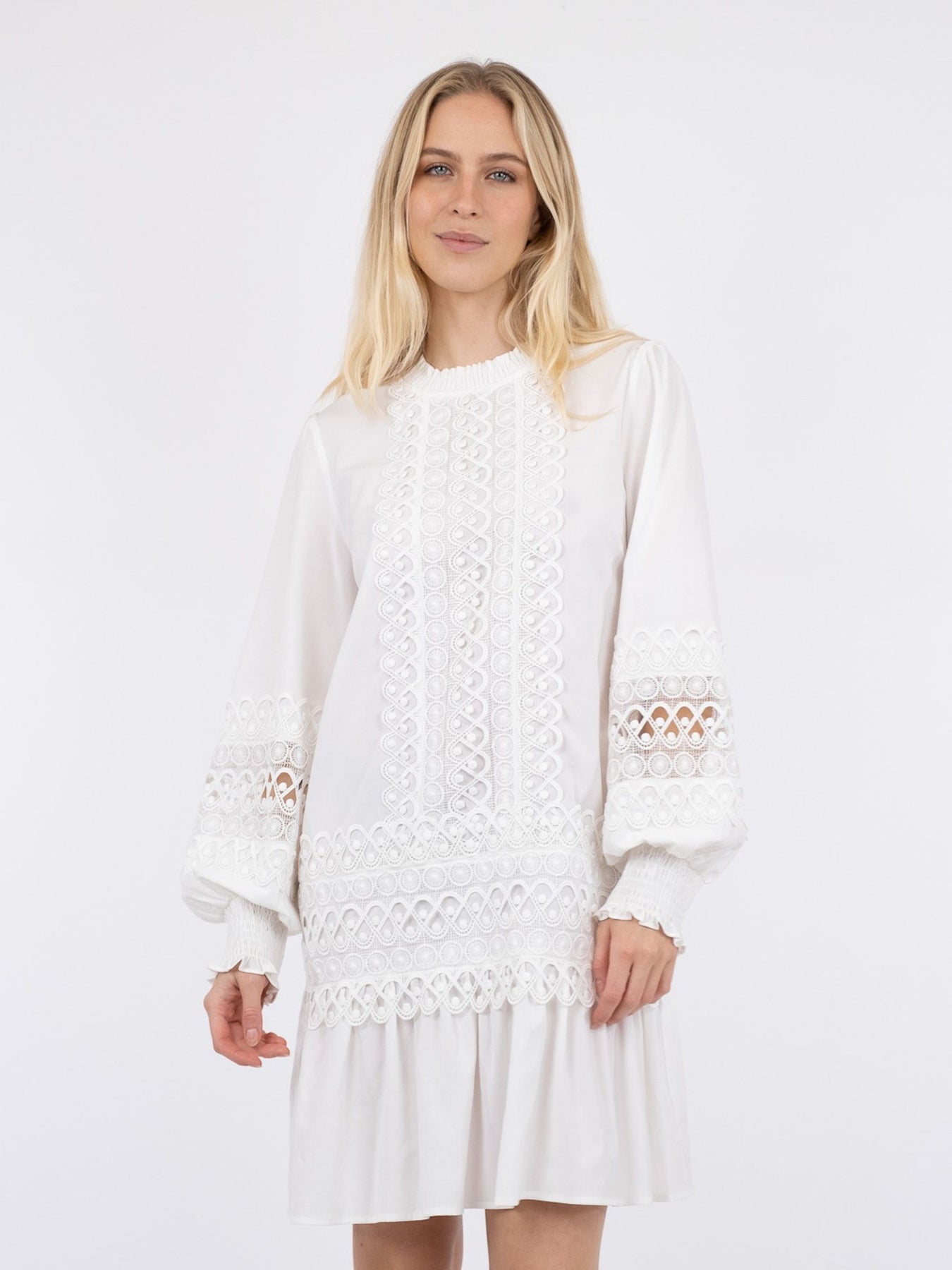 Katja Embroidery Dress - White