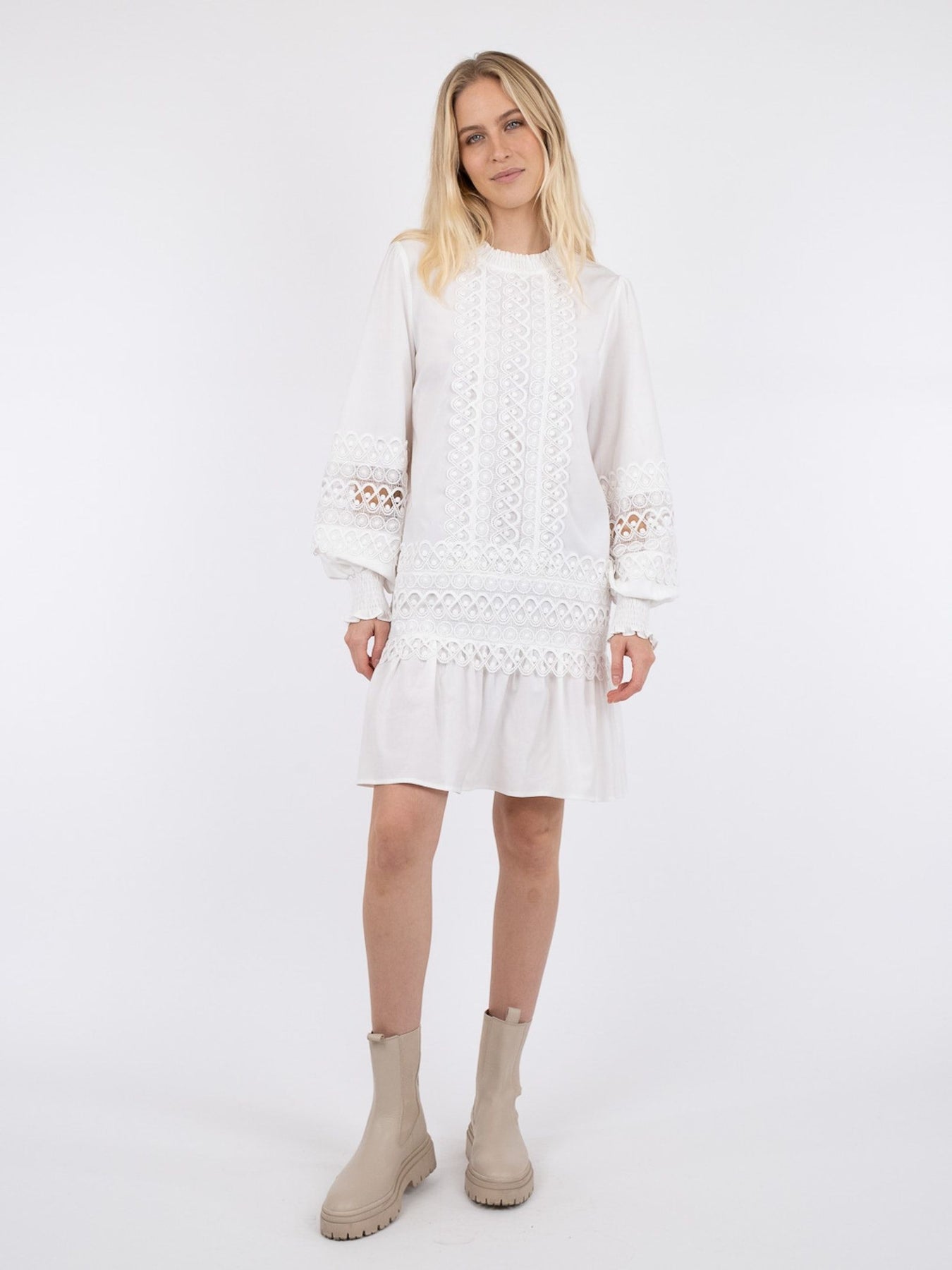 Katja Embroidery Dress - White