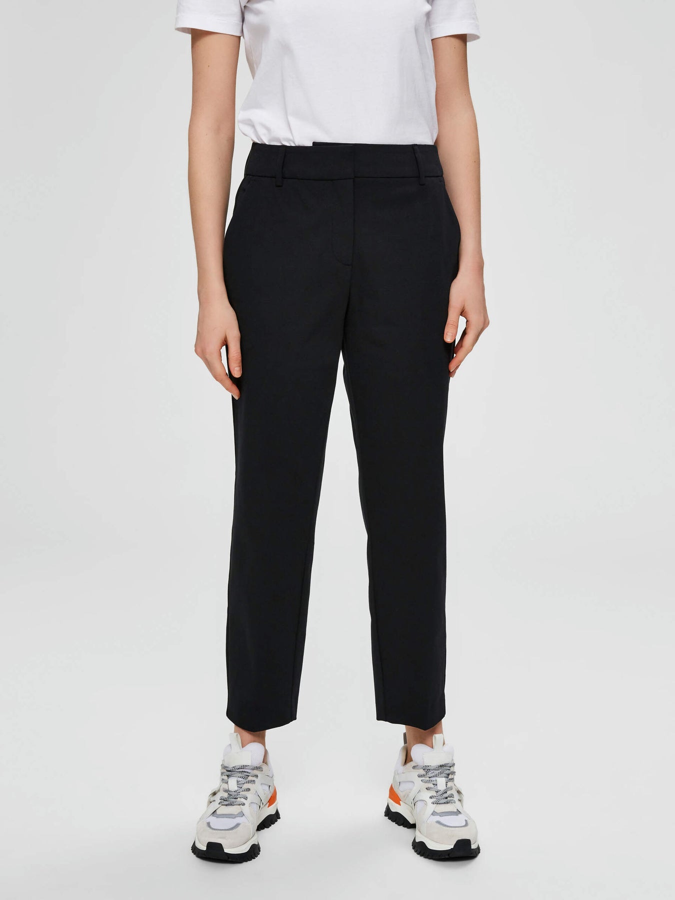 Ria MW Cropped Pant - Black