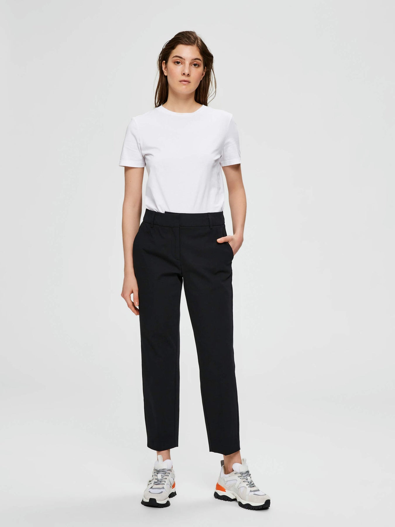 Ria MW Cropped Pant - Black