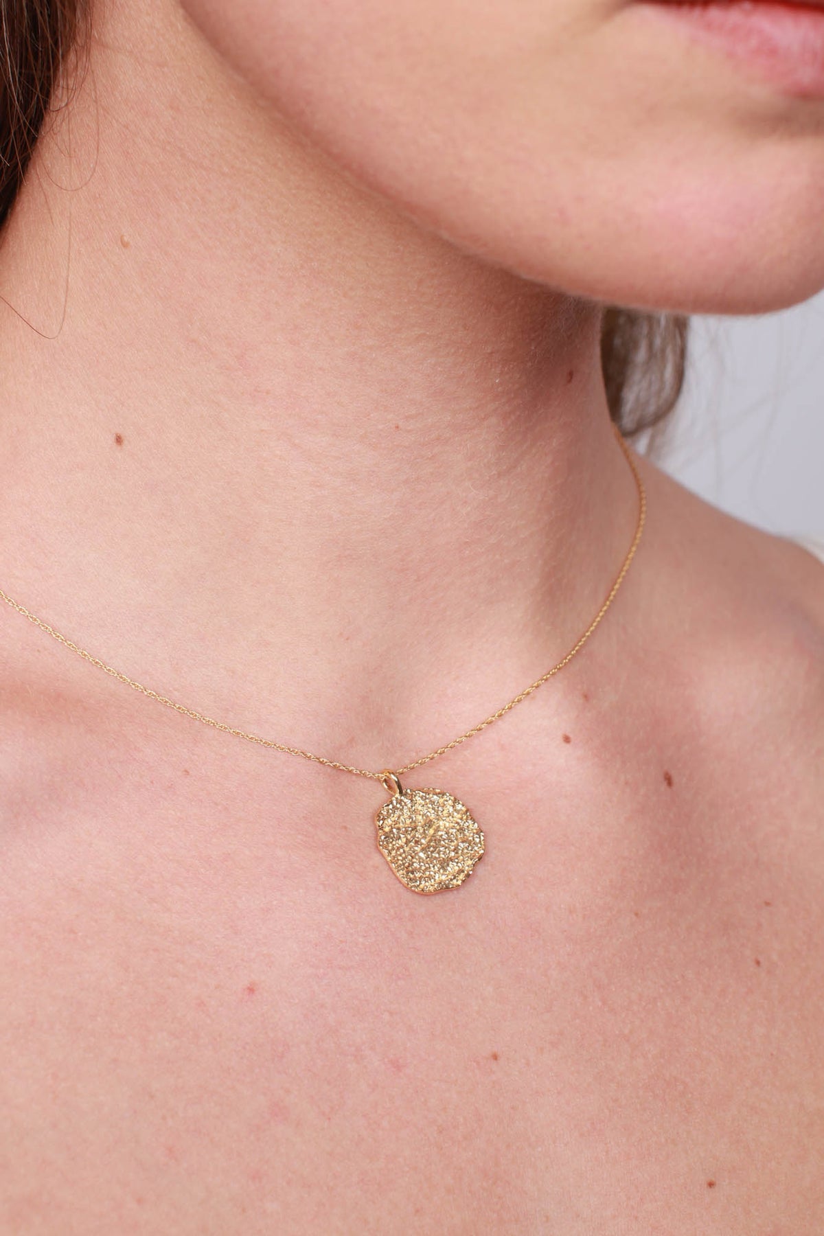 Adaya Necklace - Gold - Maanesten - Tilbehør - VILLOID.no