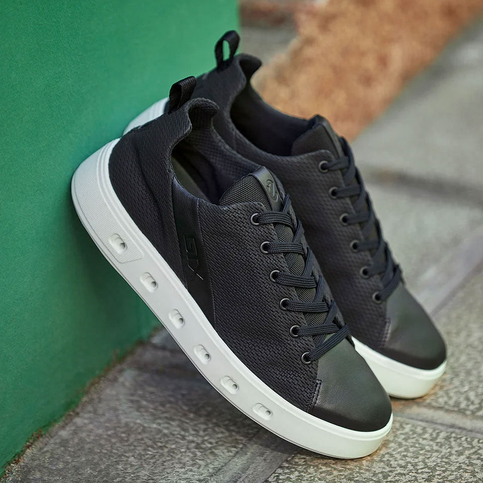 Street 720 Sneaker - Black/Black