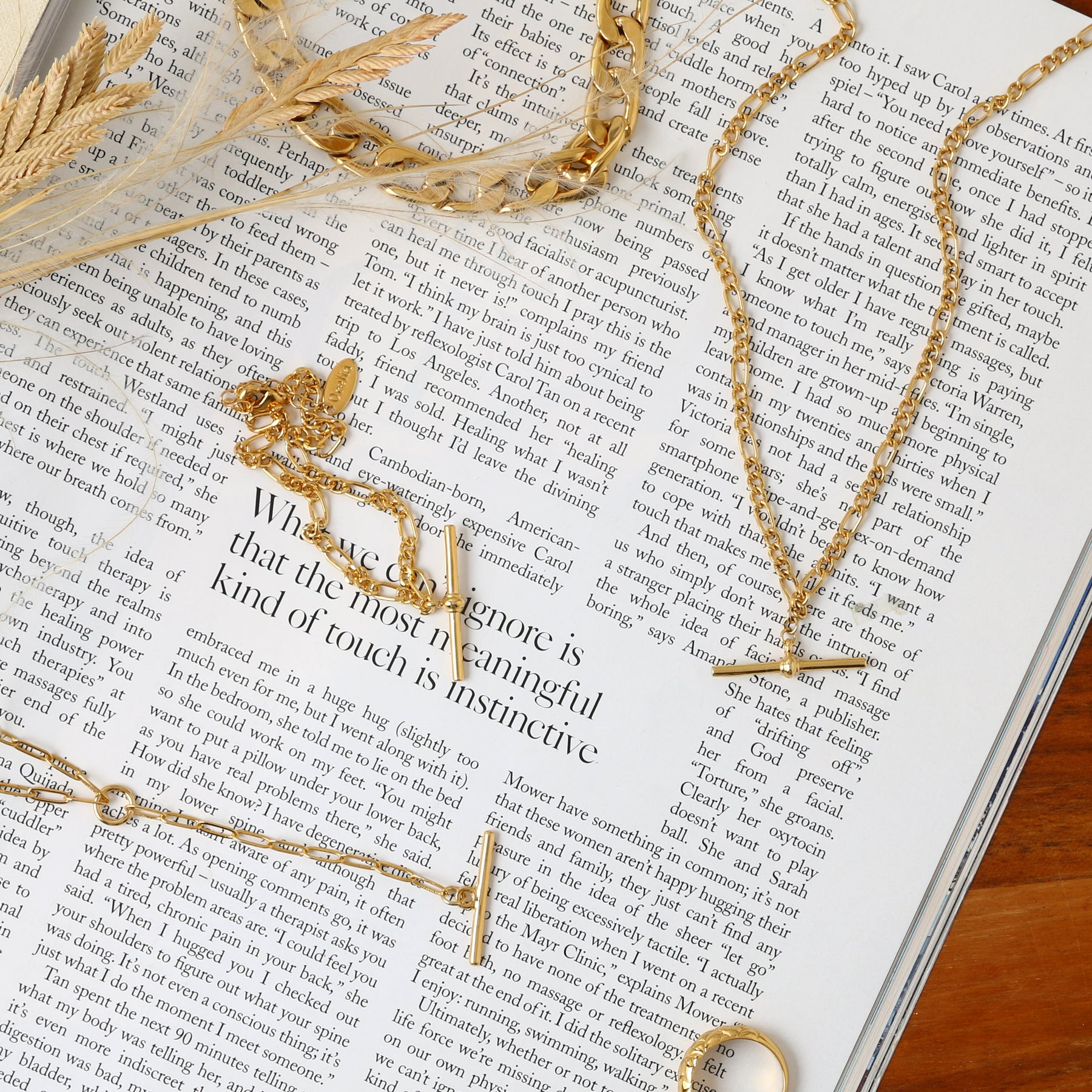 T-Bar Fiagaro Necklace - Pale Gold