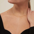 Initial V Satellite Chain Halsband - Ljusguld