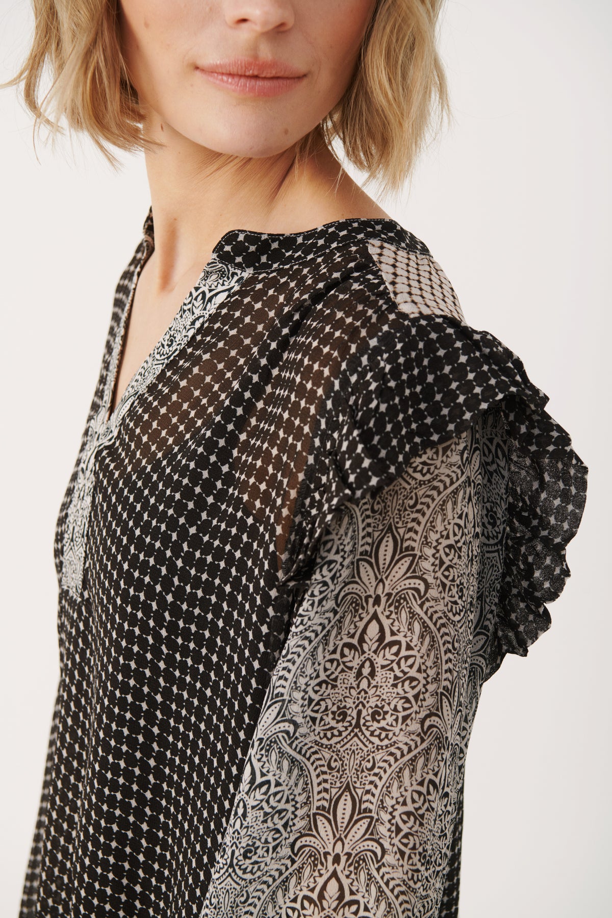 OrianaPW Blouse - Black Border Print
