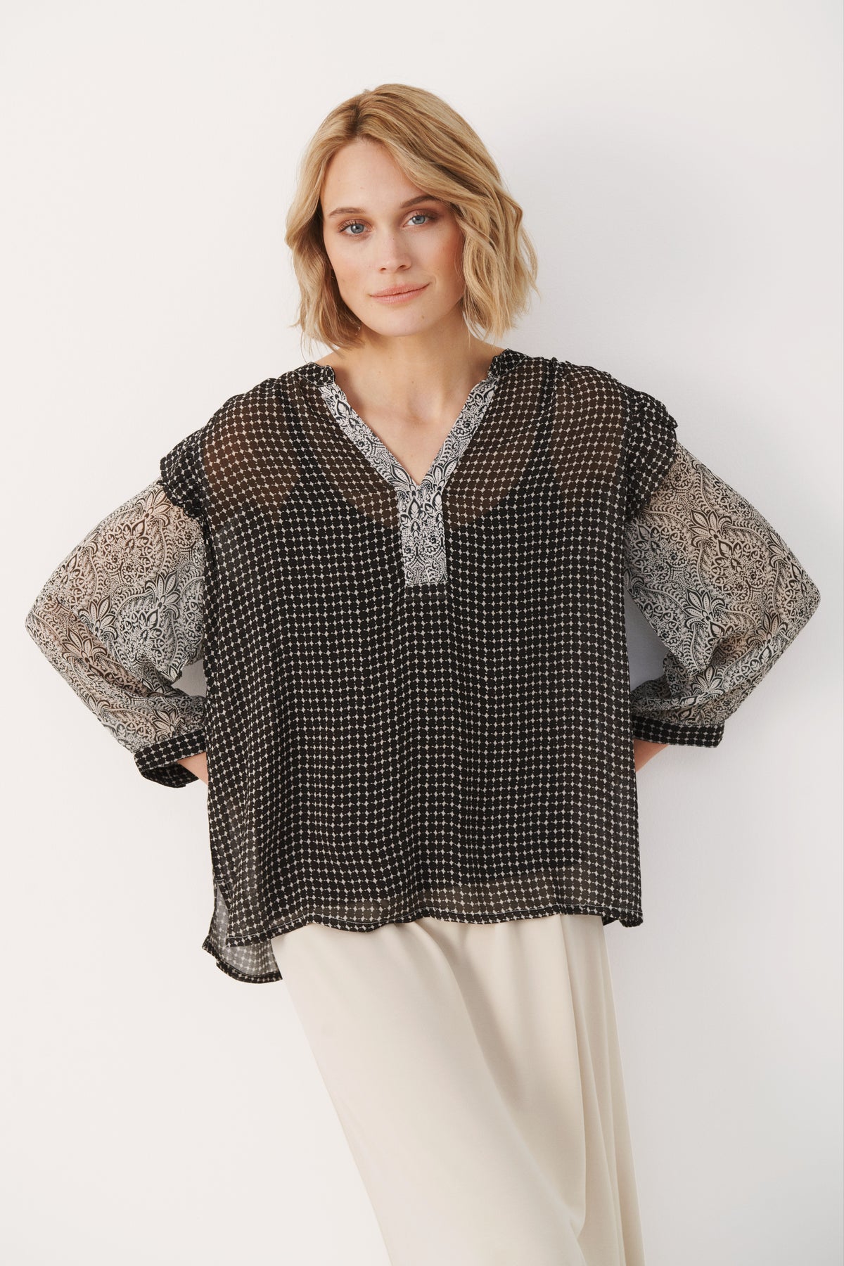 OrianaPW Blouse - Black Border Print