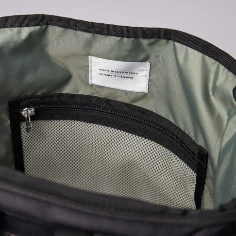 Sune - Black With Black Webbing