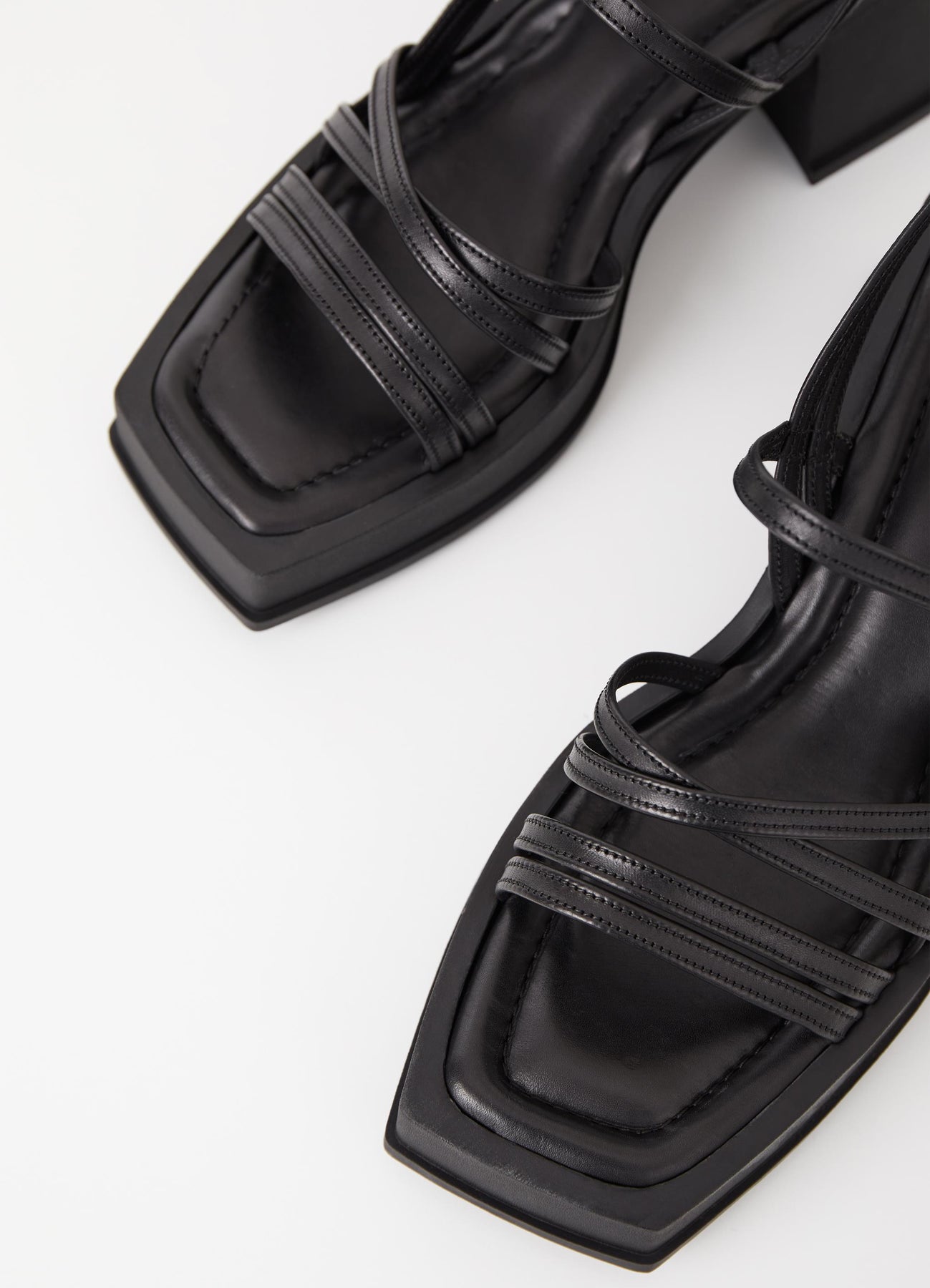 Hennie - Black