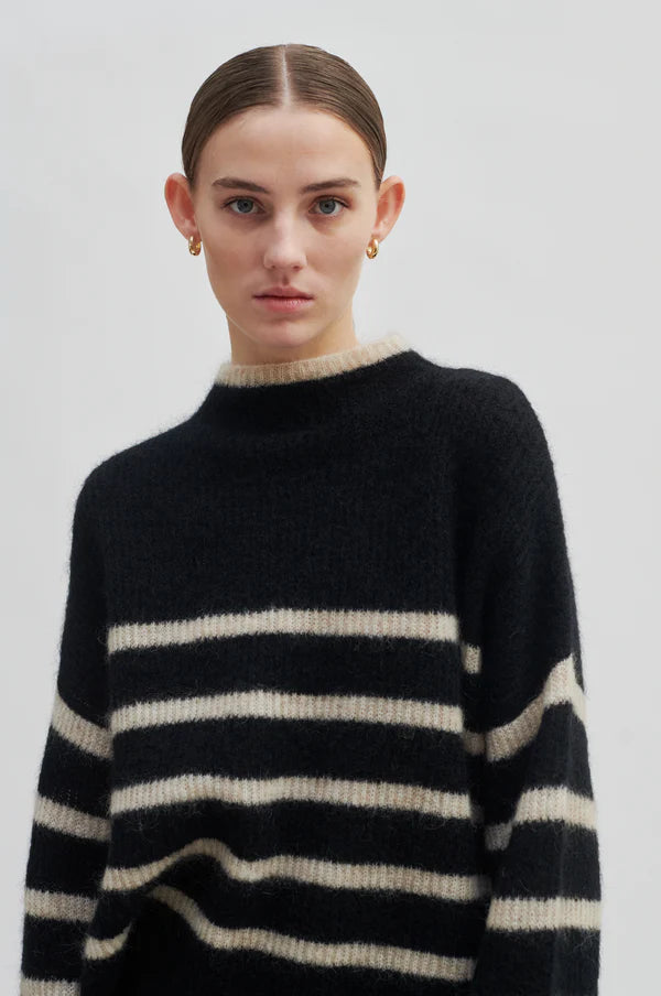 Ovalis Knit T-Neck - Black