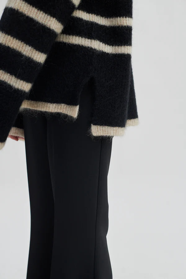 Ovalis Knit T-Neck - Black