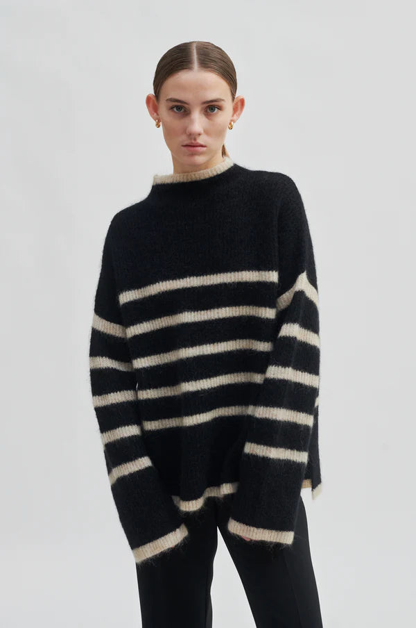 Ovalis Knit T-Neck - Black