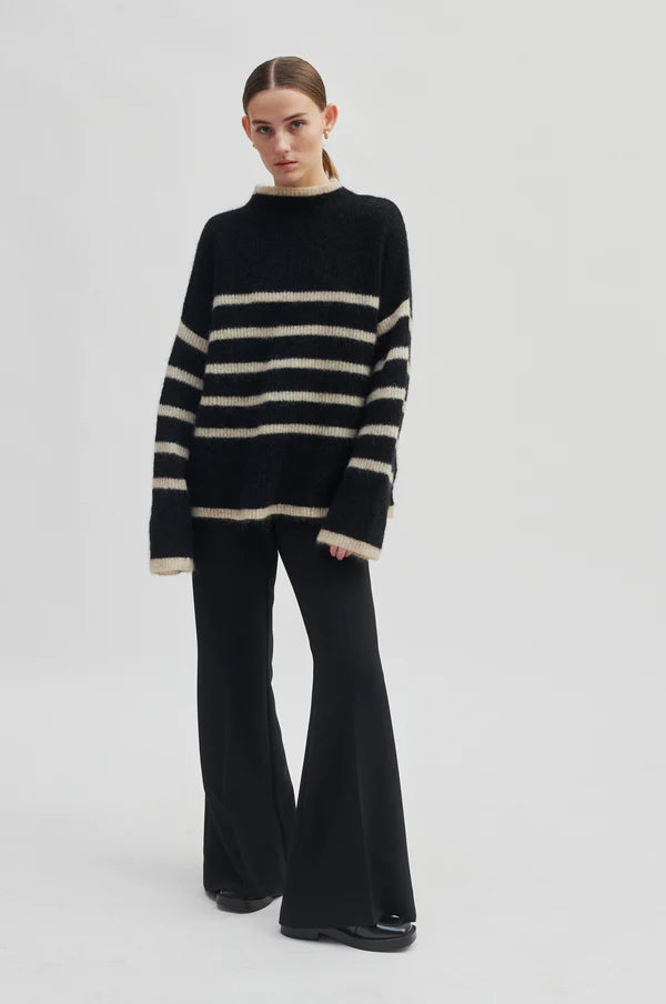 Ovalis Knit T-Neck - Black