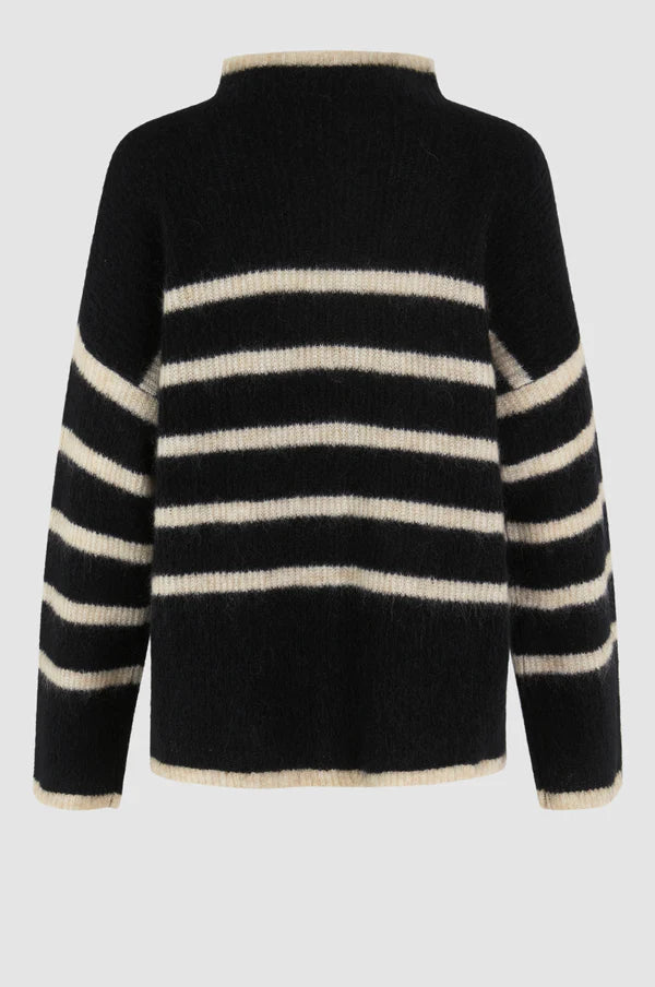 Ovalis Knit T-Neck - Black