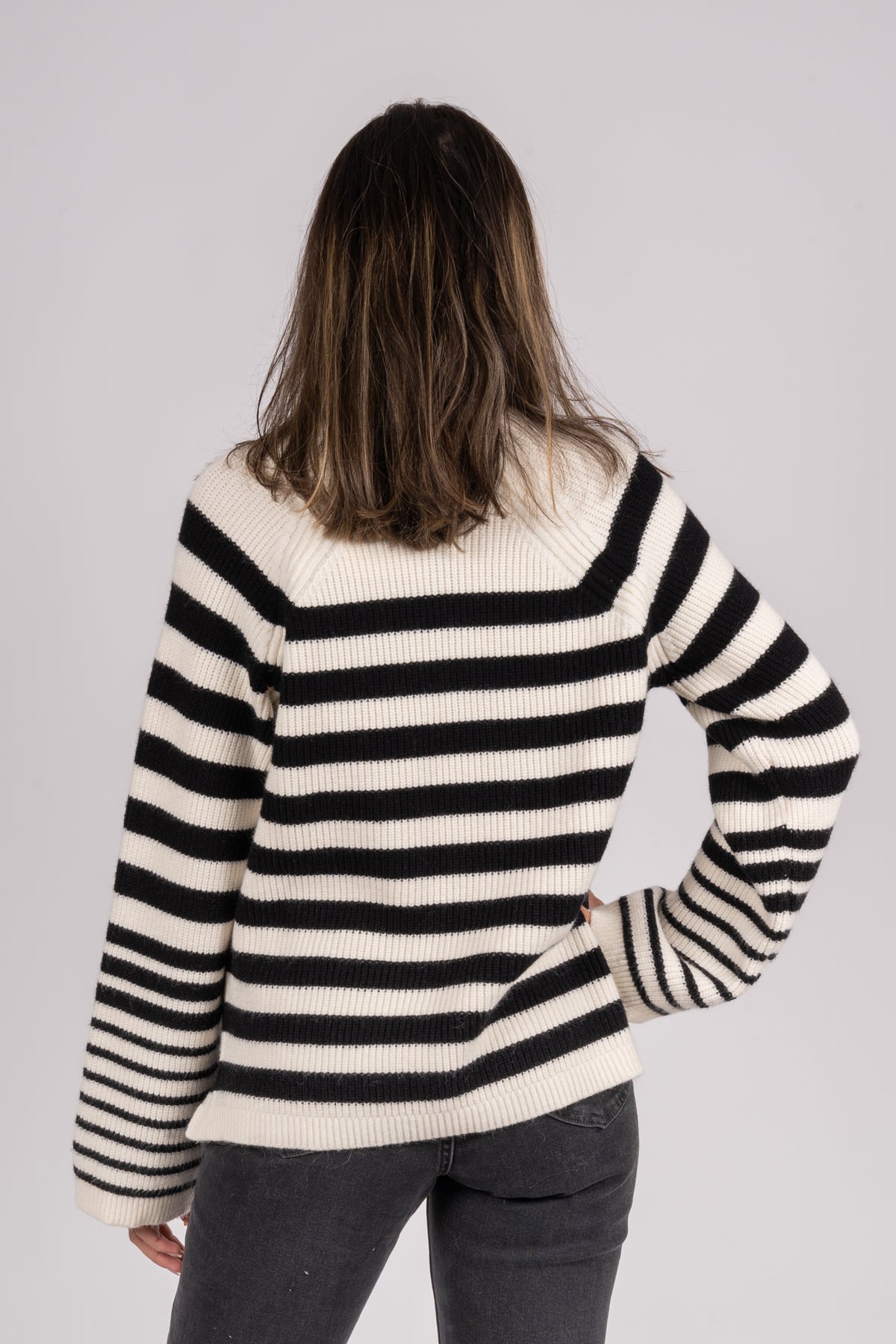 Matea Knit O-Neck - Svart