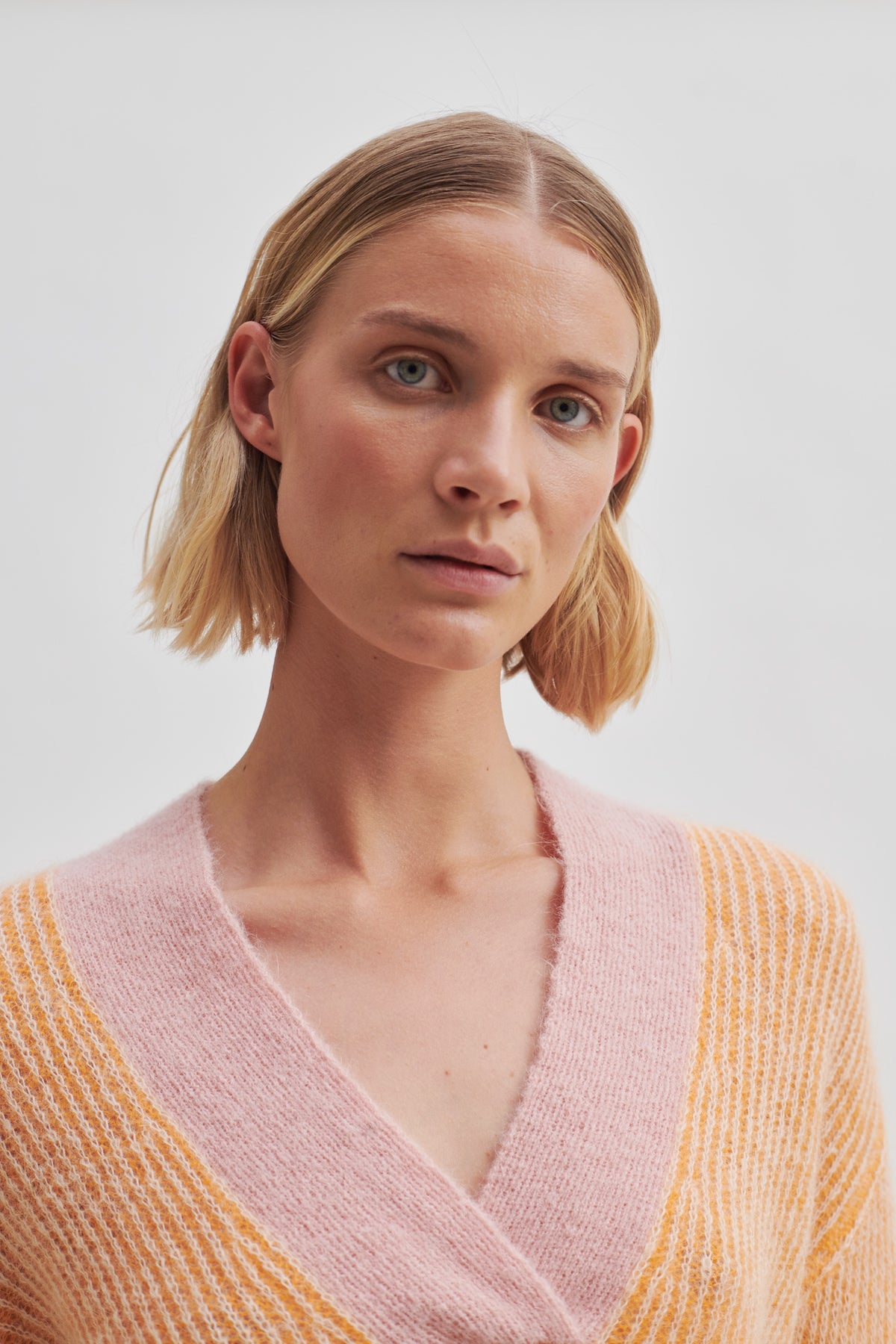 Vibse Knit V-Neck - Apricot