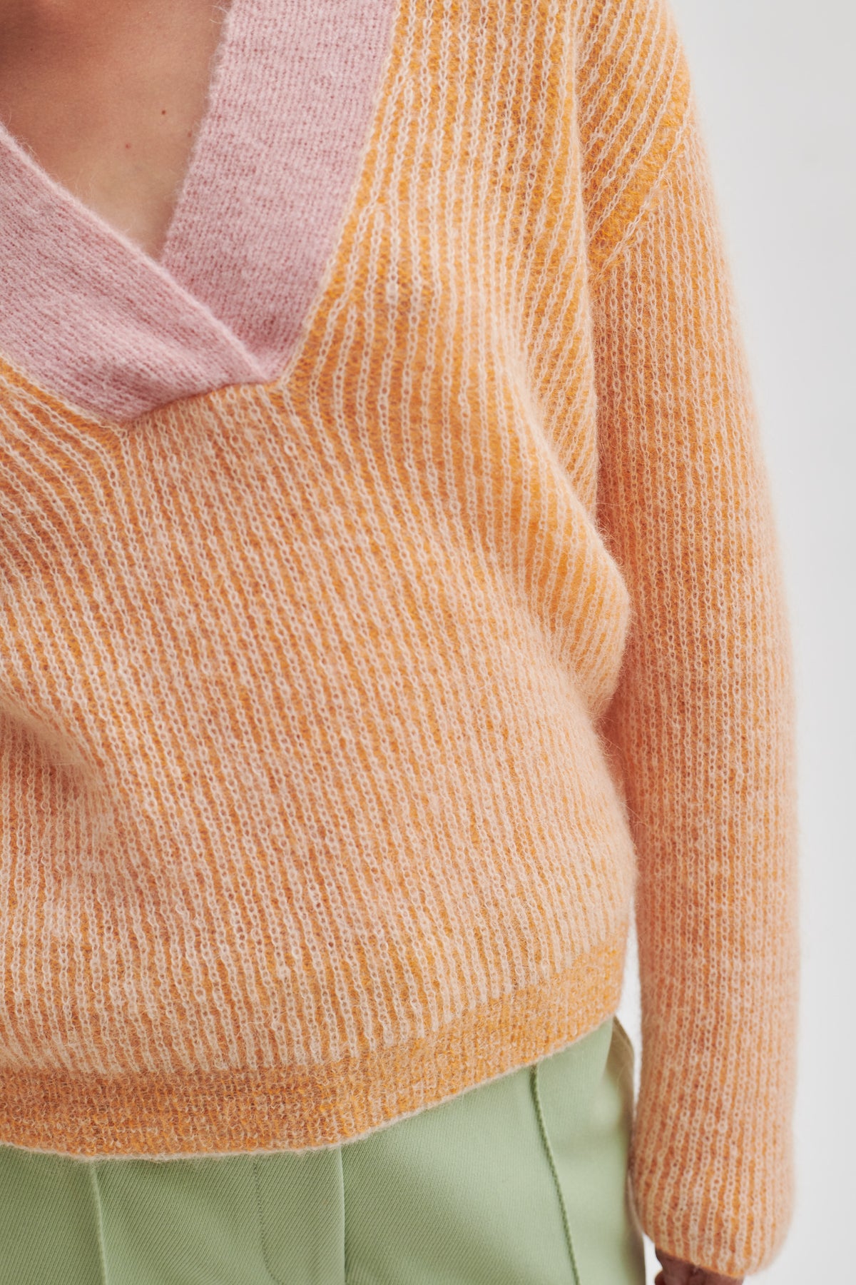 Vibse Knit V-Neck - Apricot