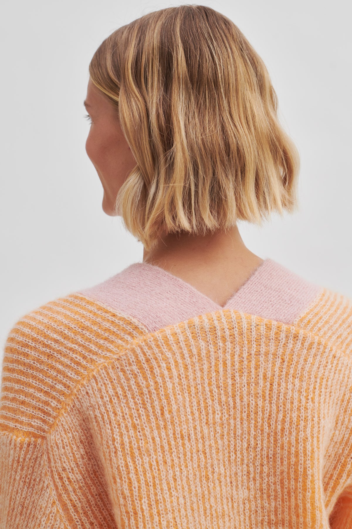 Vibse Knit V-Neck - Apricot