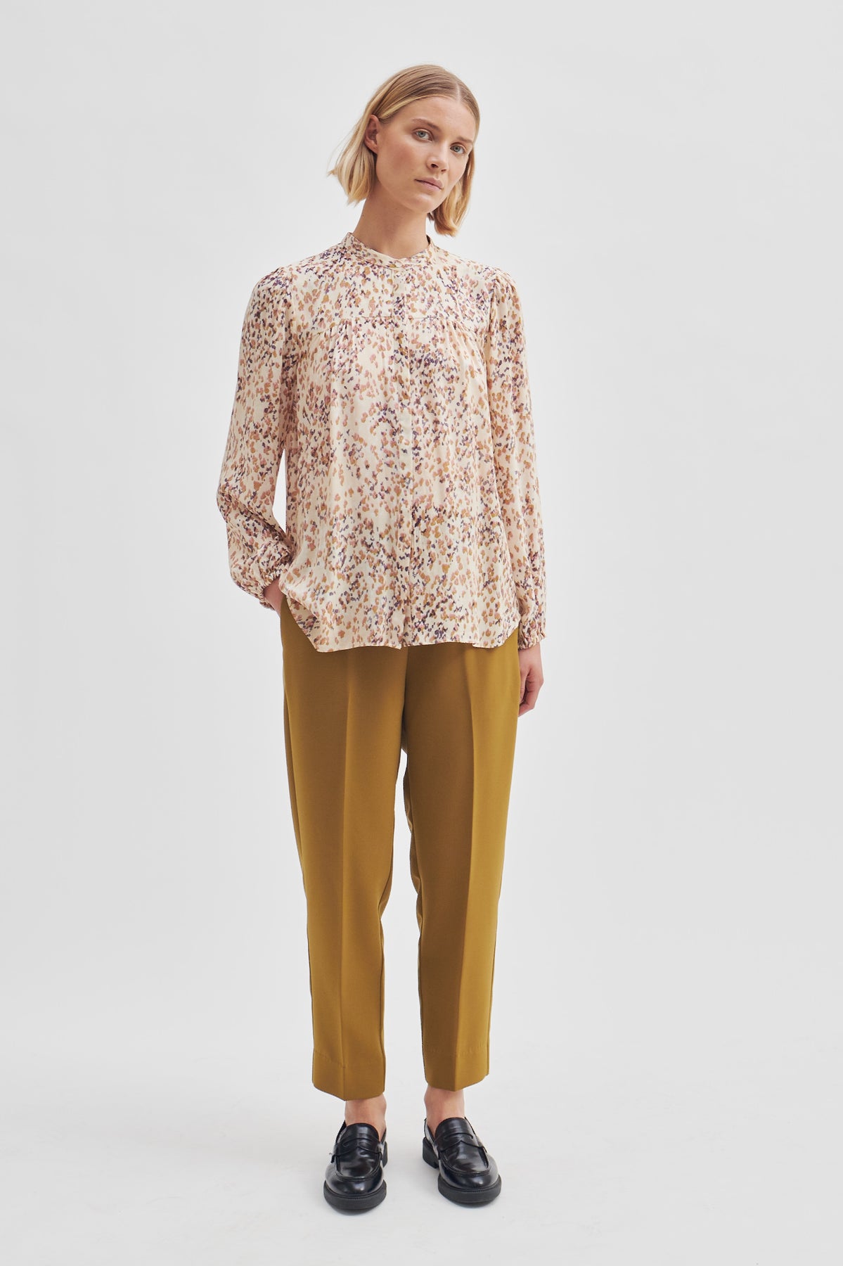 Cosmos Shirt - Dark Chalk