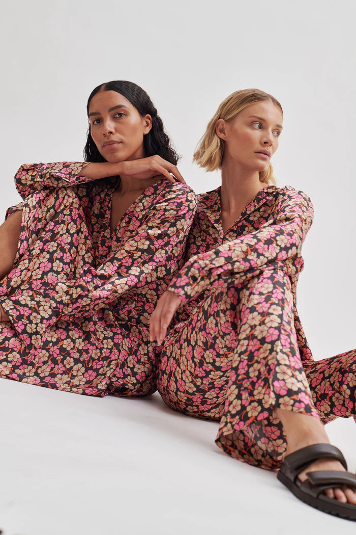 Victory V-Neck Dress - Camellia Rose