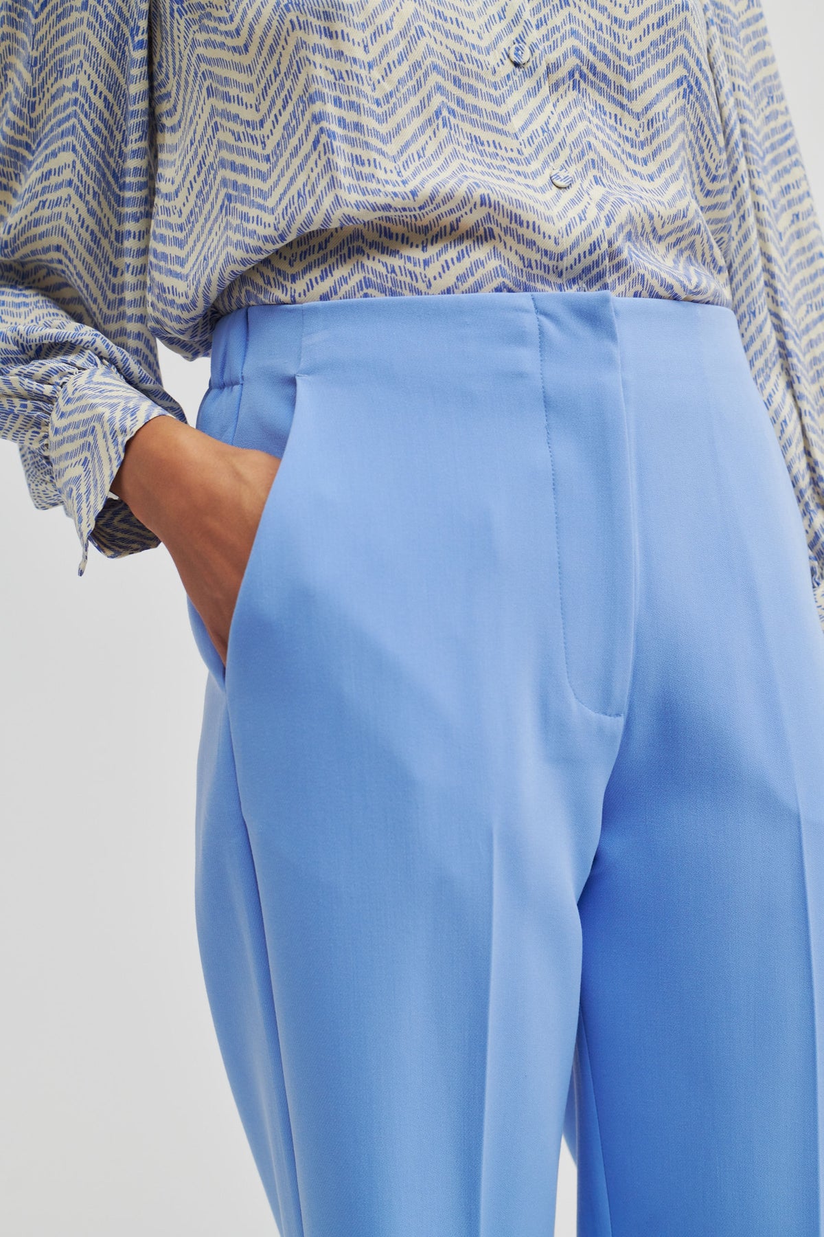 Levien Classic Trousers - Cornflower Blue