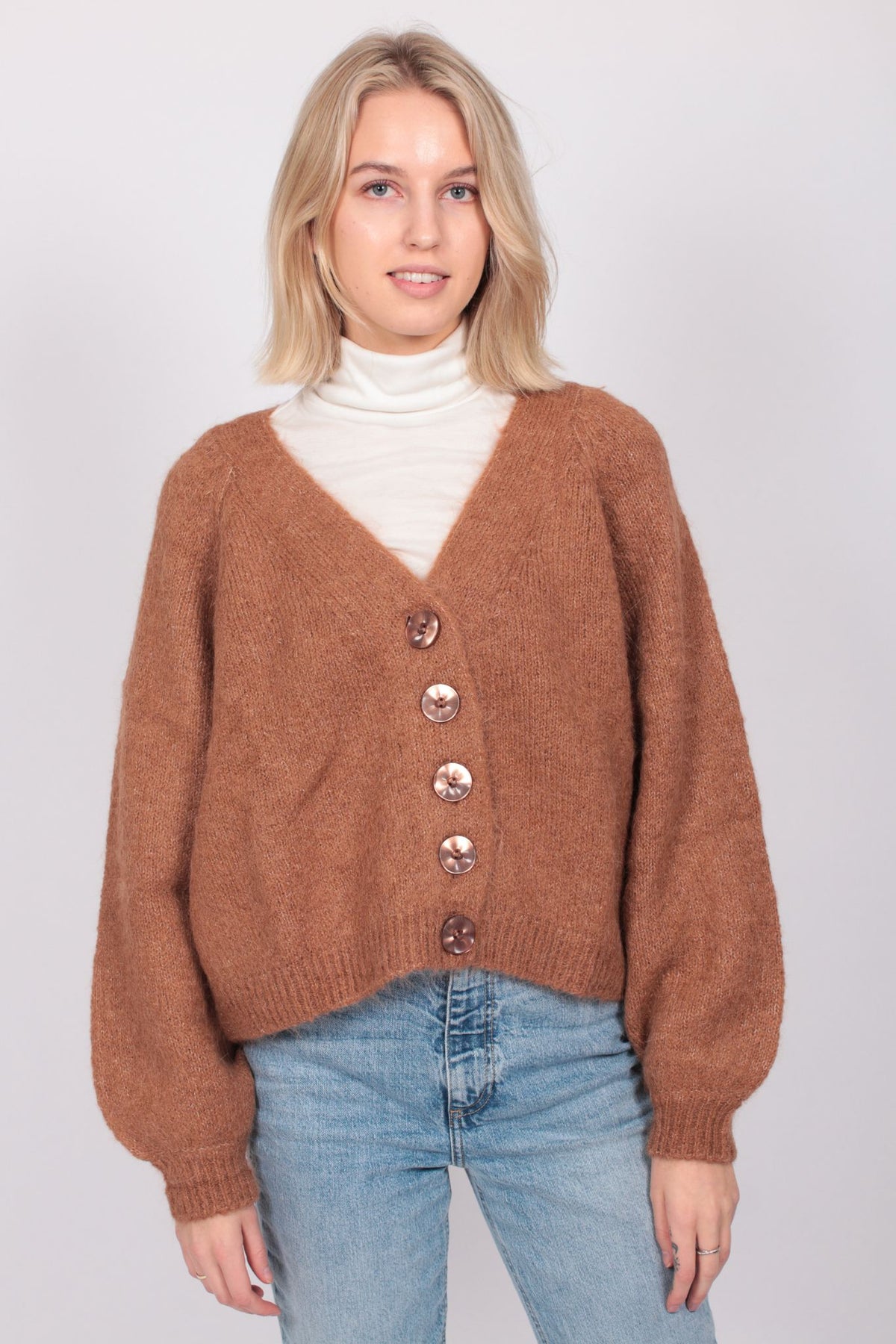 Hairy Knit Cardigan - Camel - ByTimo - Gensere - VILLOID.no