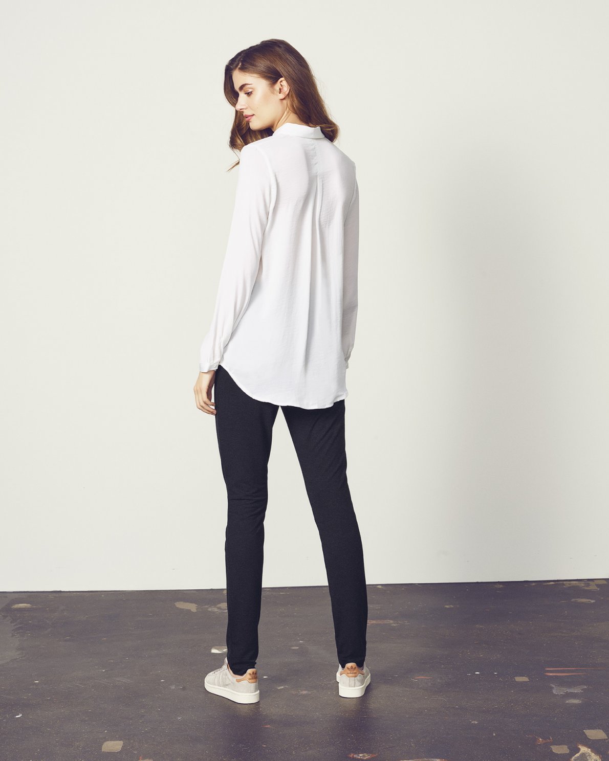 Blair Polysilk Shirt - Cloud White - Moss Copenhagen - Bluser & Skjorter - VILLOID.no