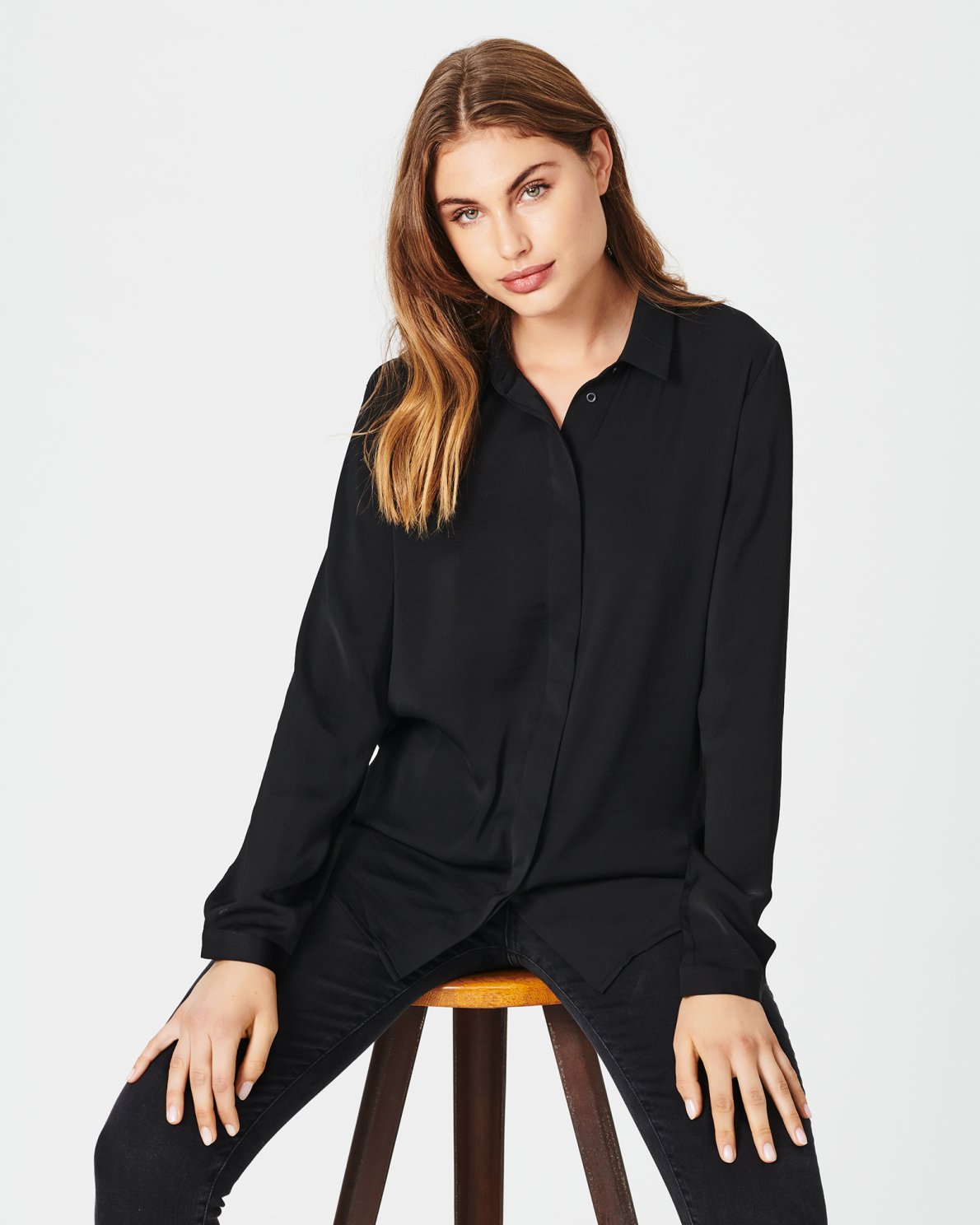 Blair Polysilk Shirt - Black - Moss Copenhagen - Bluser & Skjorter - VILLOID.no