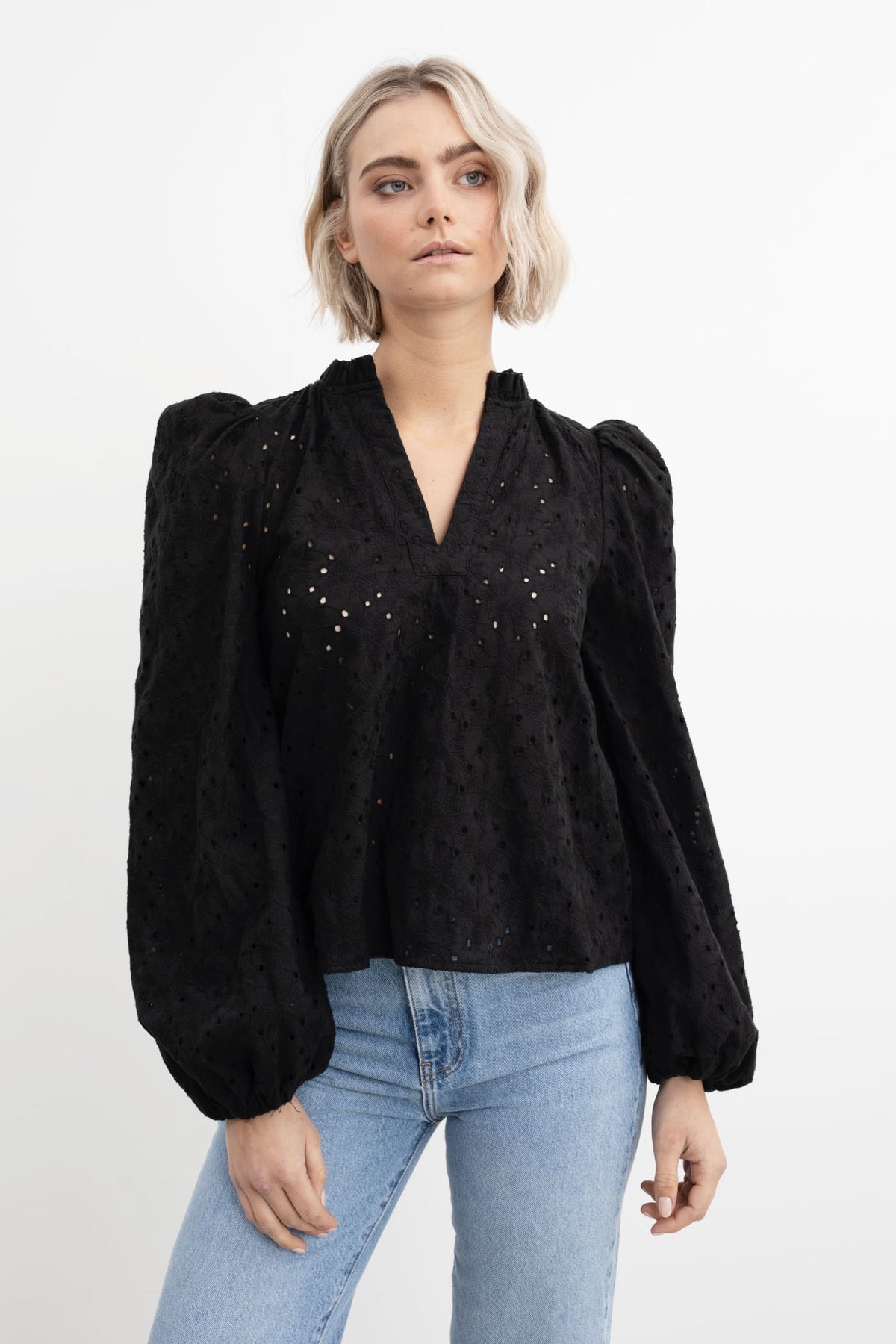Karro Blouse - Black Flower Lace