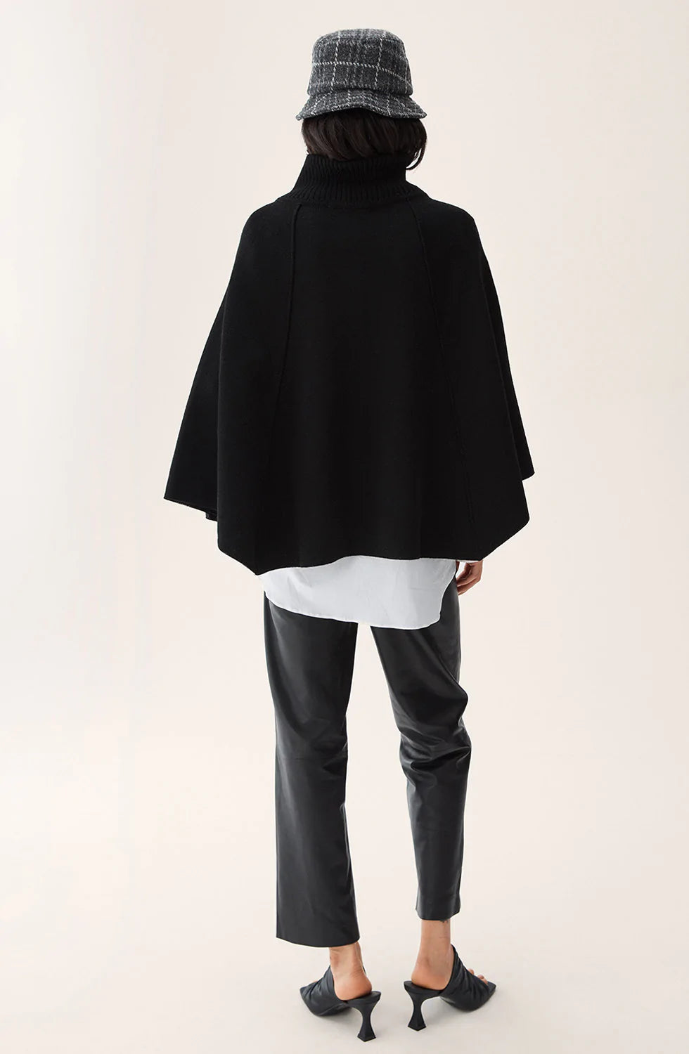 Elsa Cape - Black