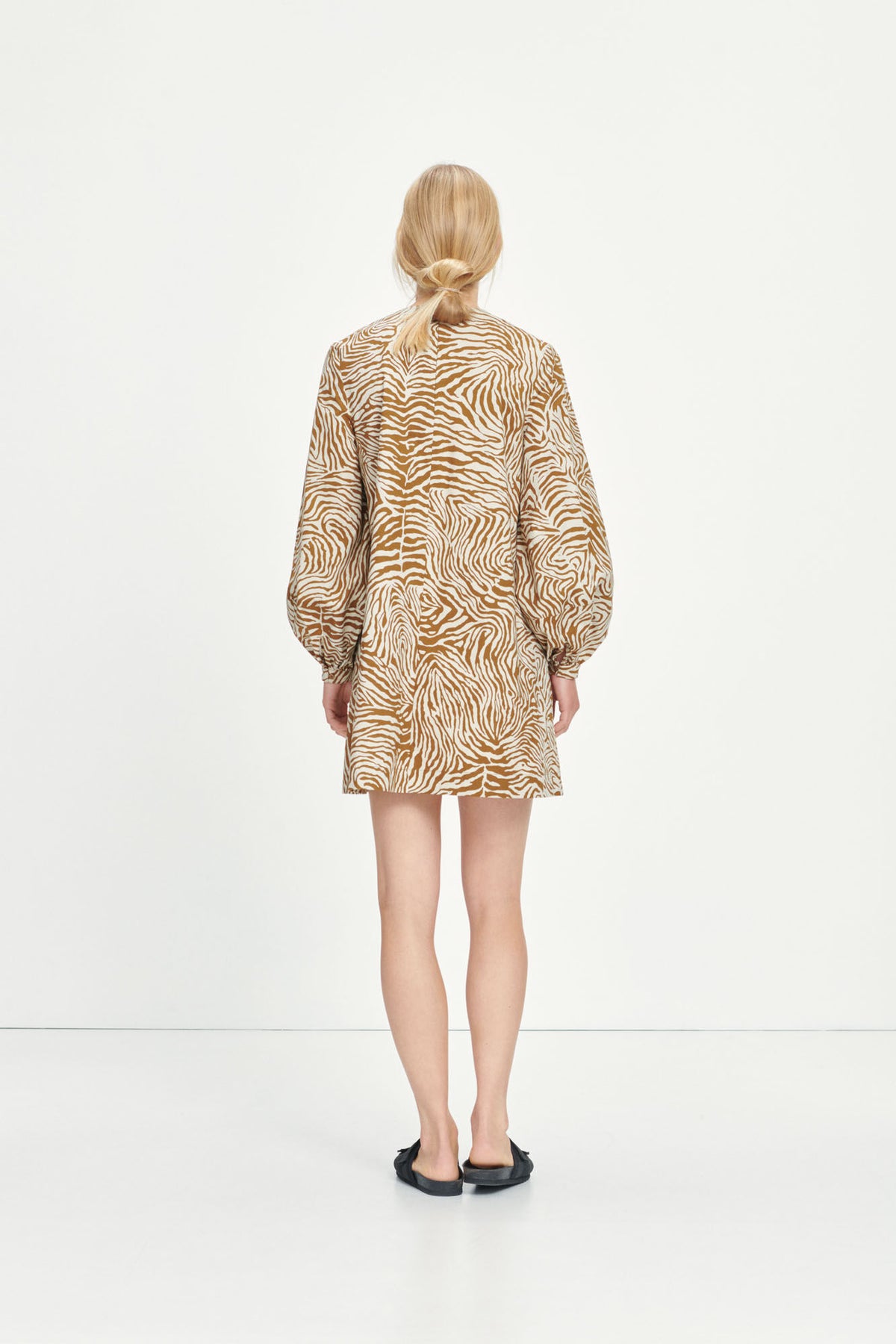Aram Short Dress Aop - Mountain Zebra