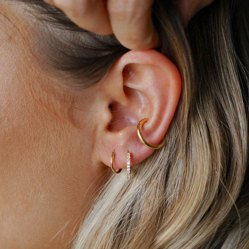 Mini Pave Huggie Hoop-örhängen, guld