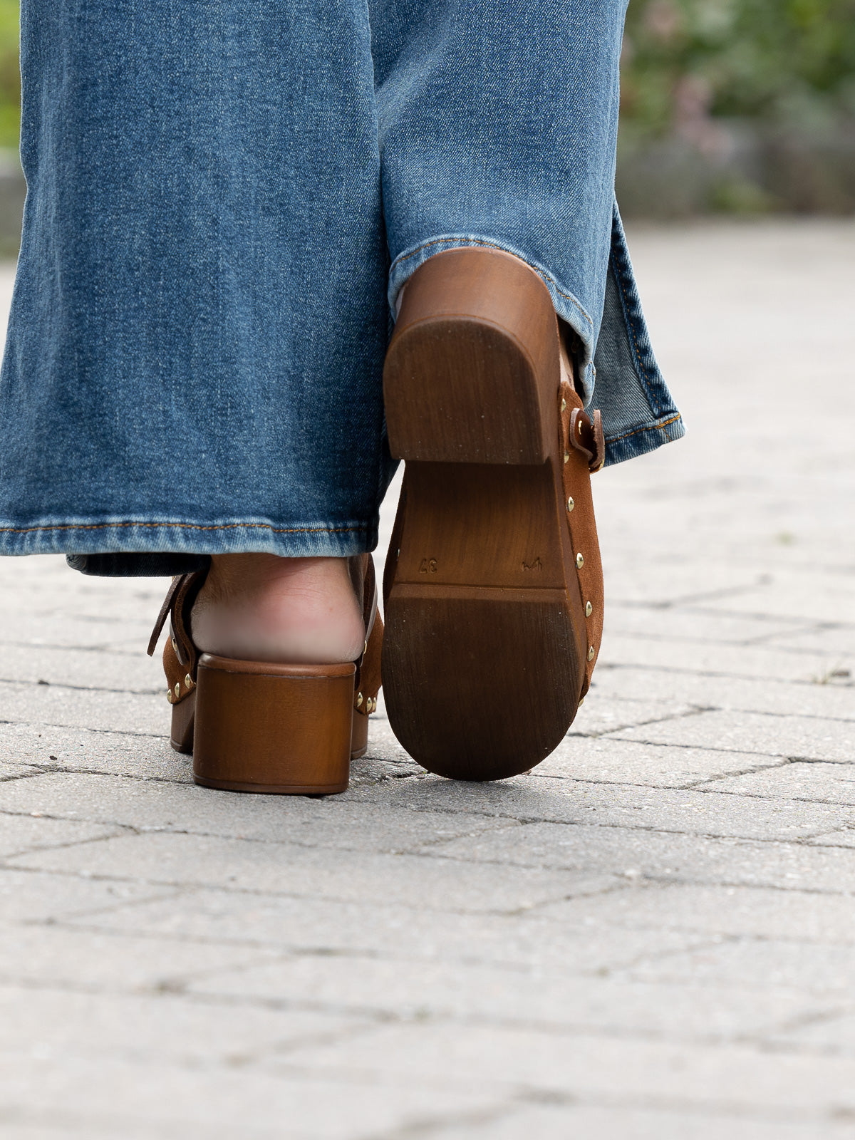 Clogs - Suede Leather Brown