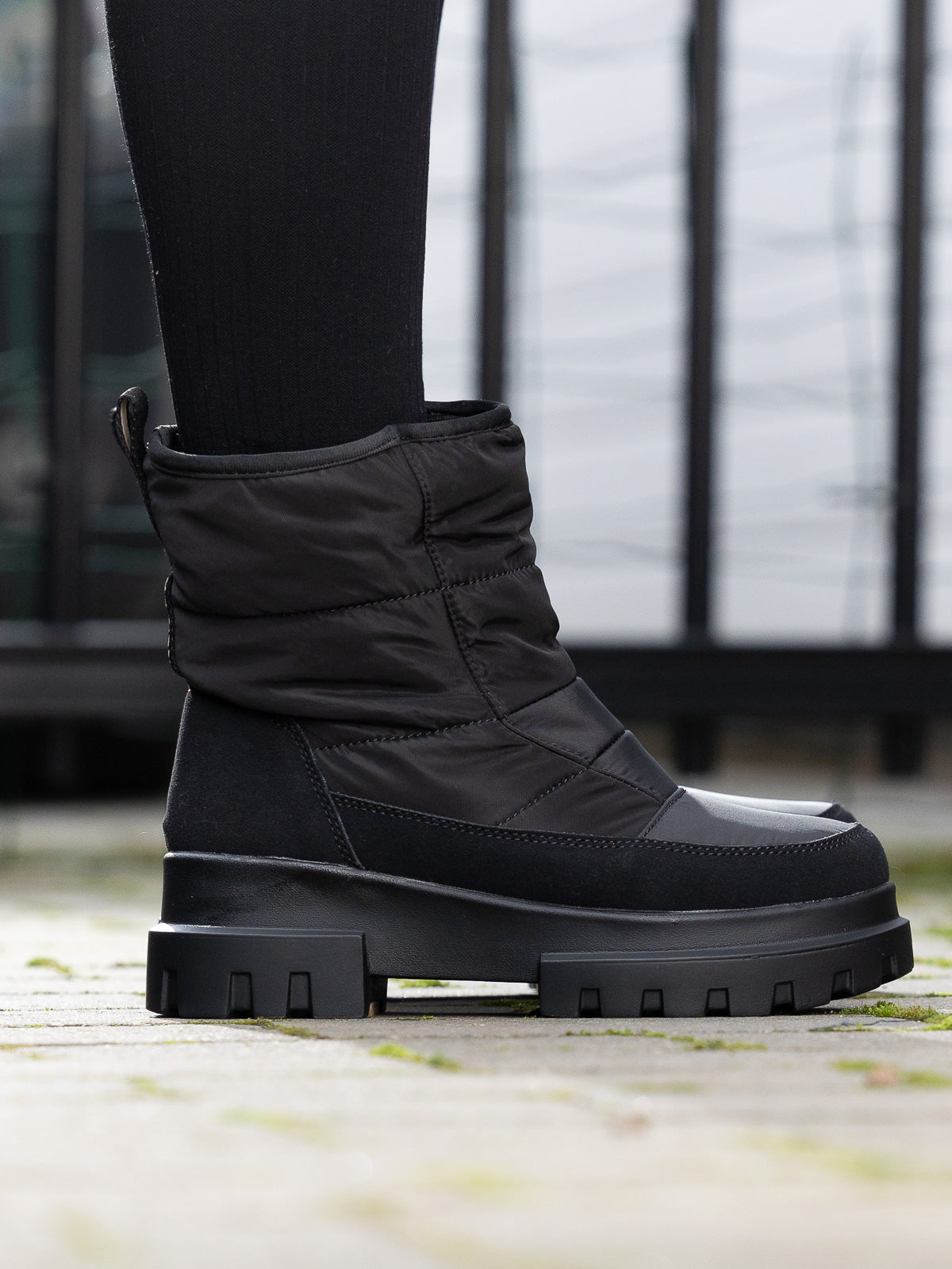 Cortina - Black