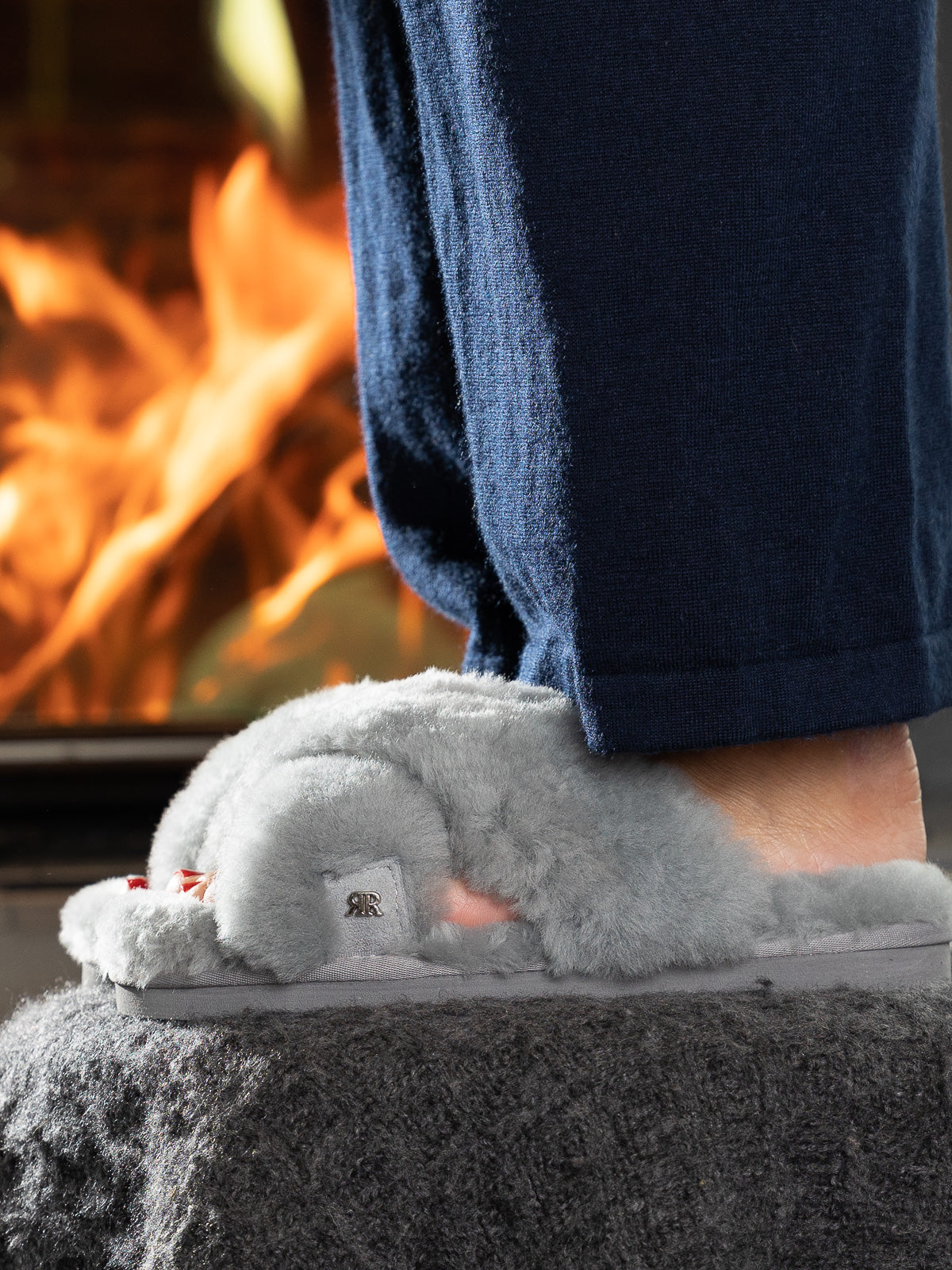Crossy Sheepskin - Grey