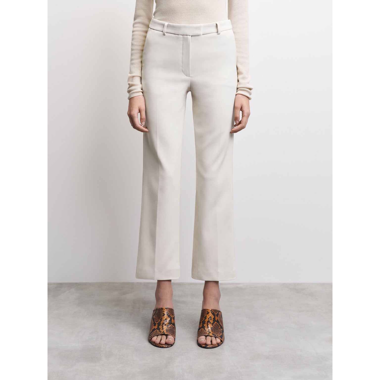 Noora 3 - Natural White