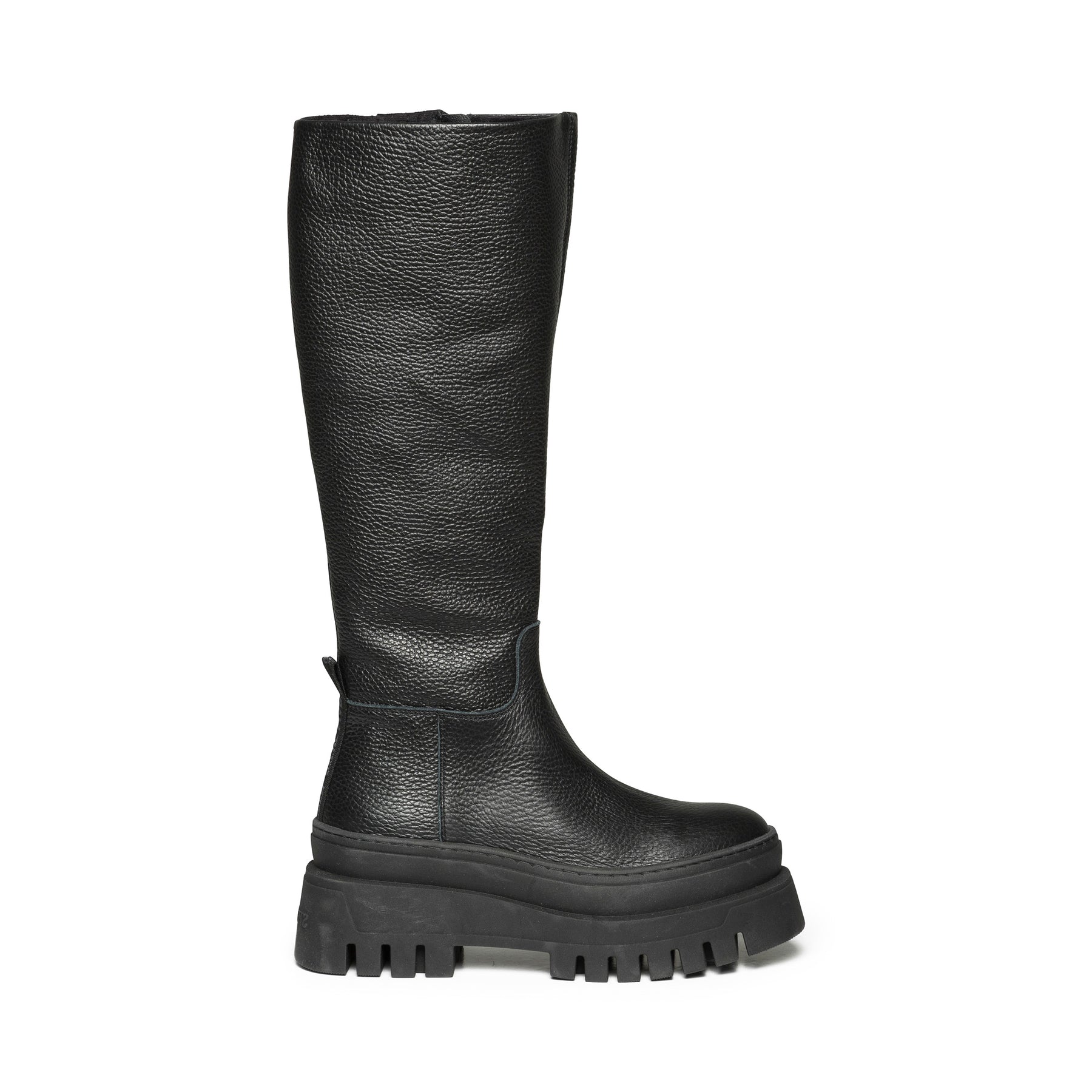 Chipp - Black Leather